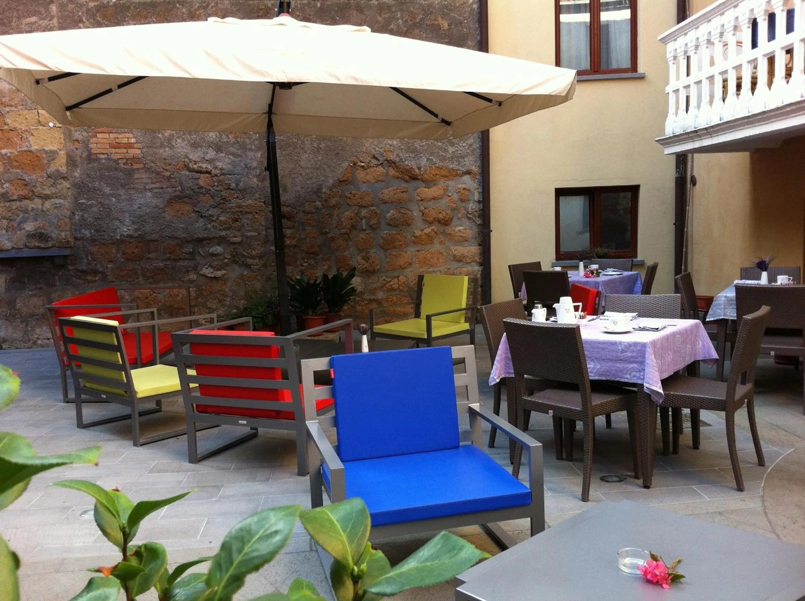 Restaurant/places to eat in Hotel Duomo