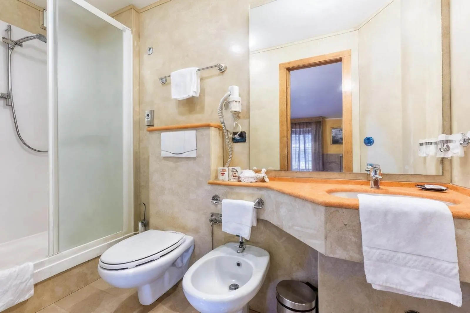 Shower in Hotel Duomo