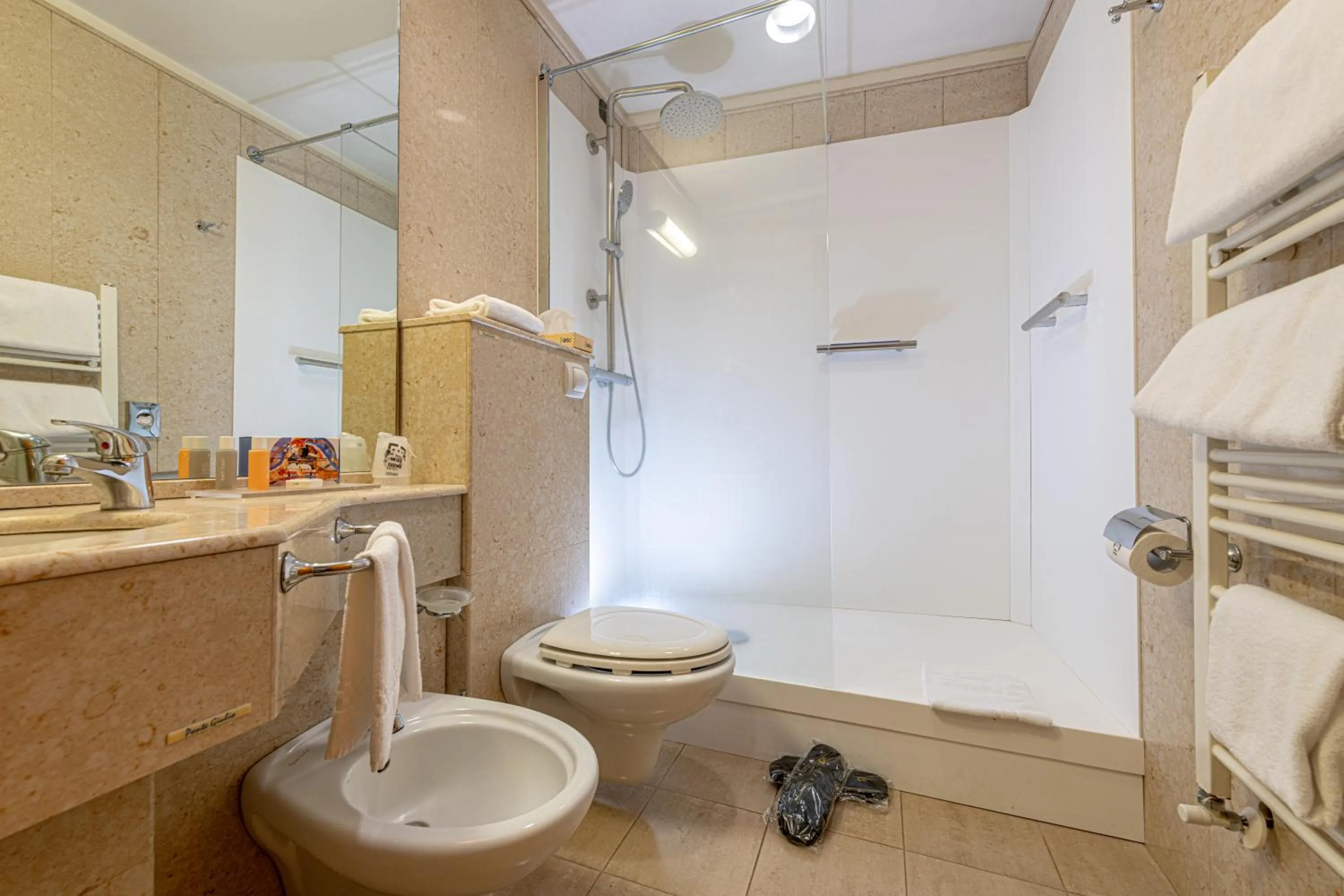 Shower in Hotel Duomo