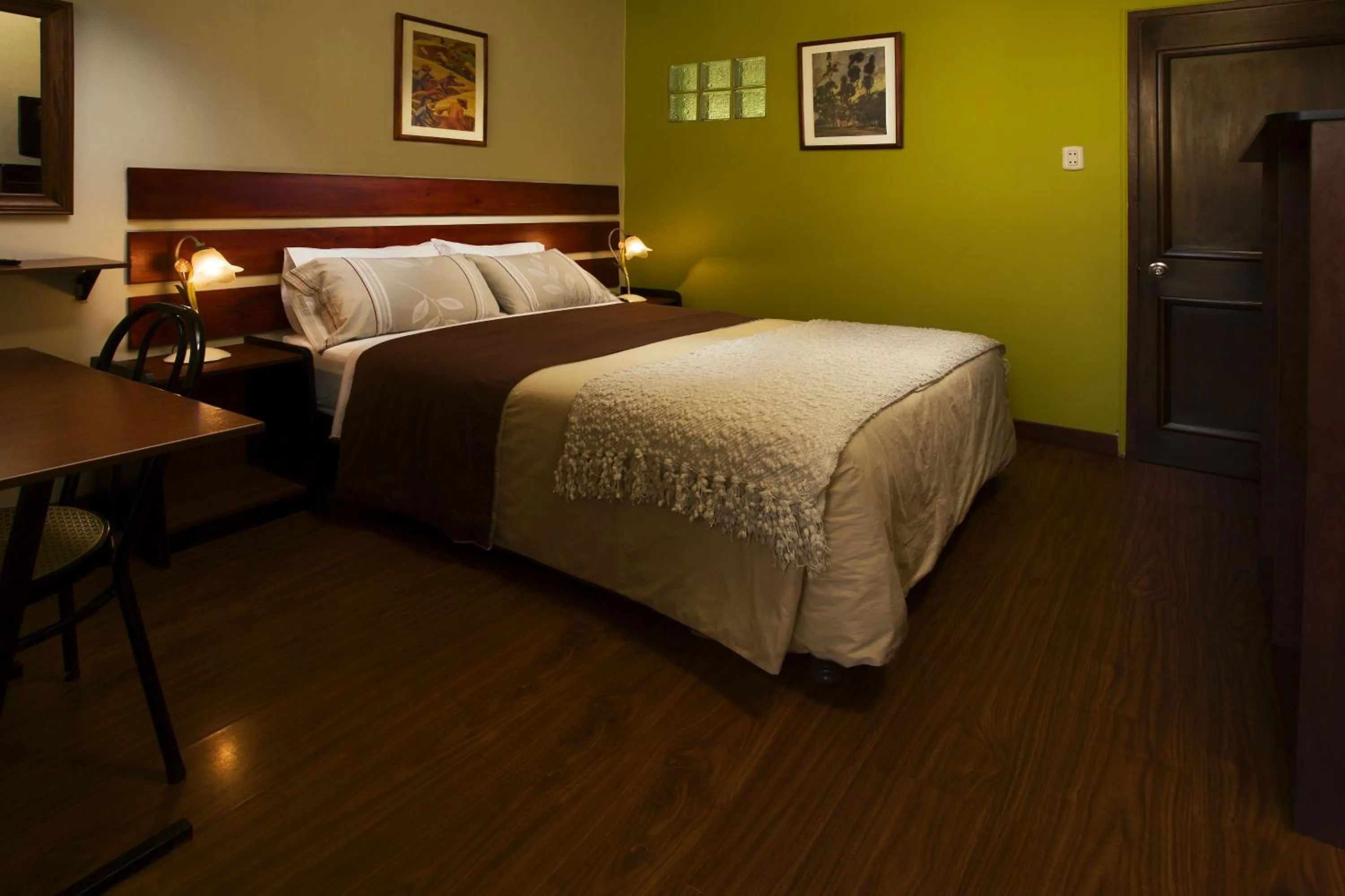 Photo of the whole room, Bed in Casa de Avila