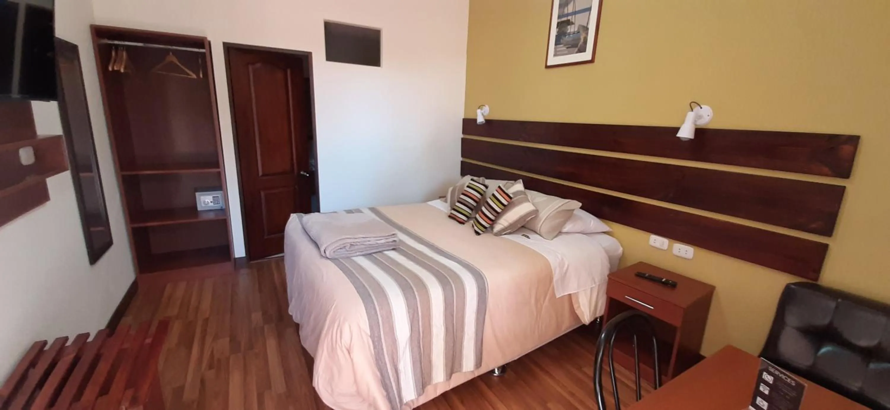 Photo of the whole room, Bed in Casa de Avila