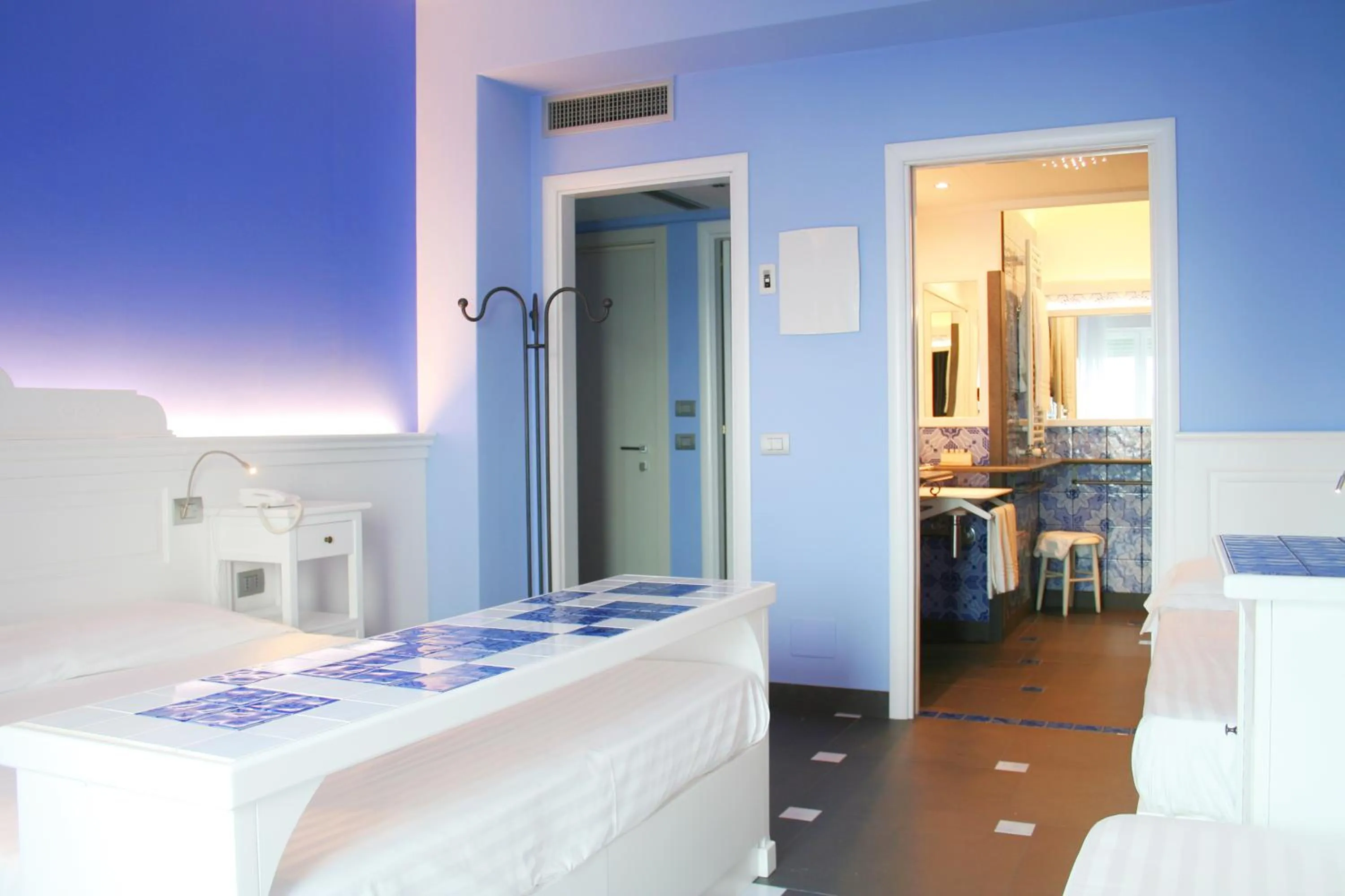 Bathroom, Bed in Hotel Palladio