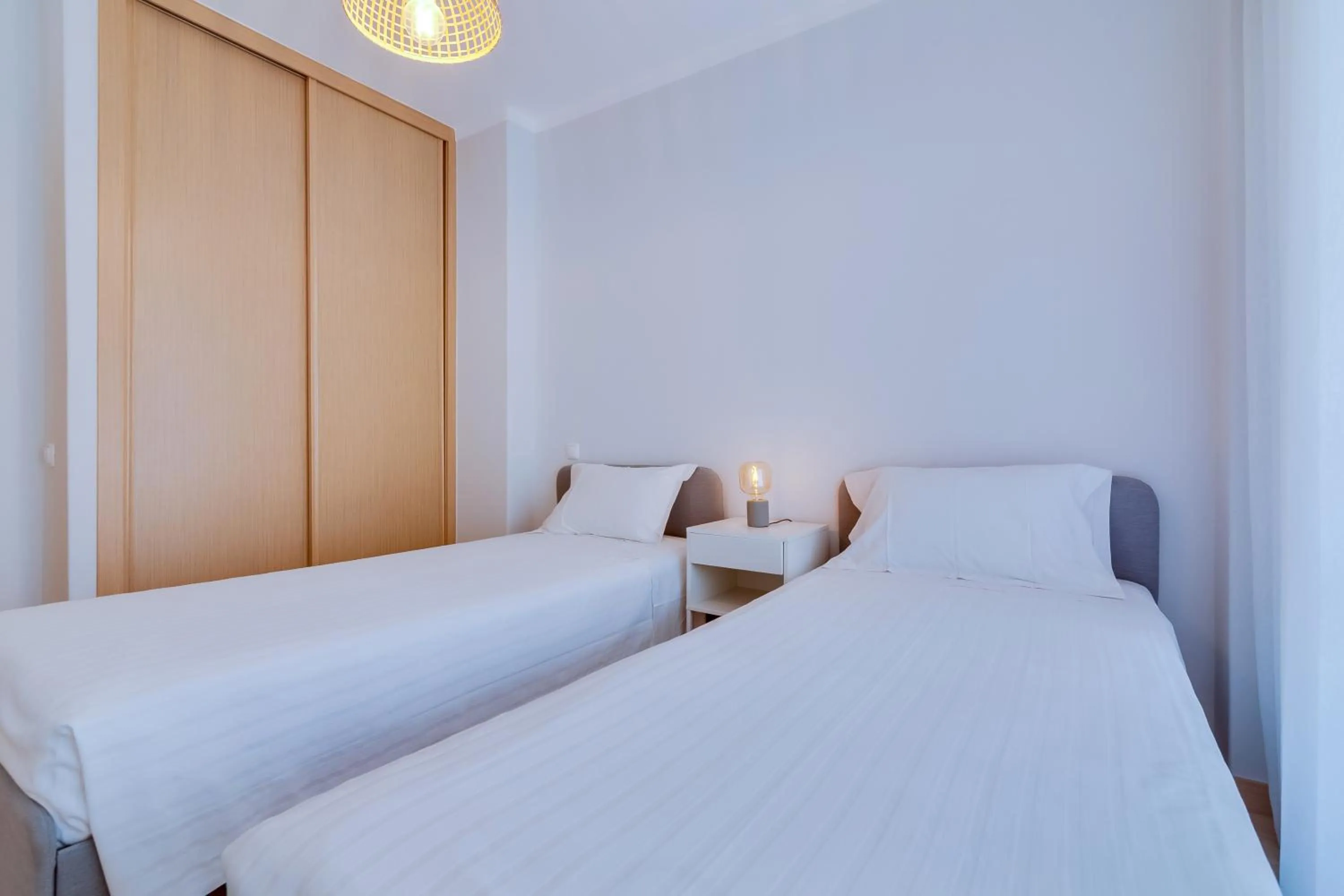 Bed in AL - Oceano T2 Frente Mar Quarteira