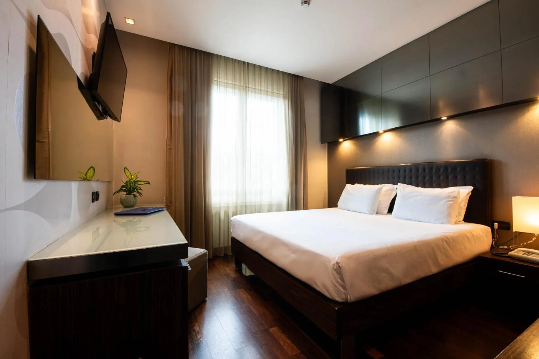 Bed in Axolute Comfort Hotel Como Cantù