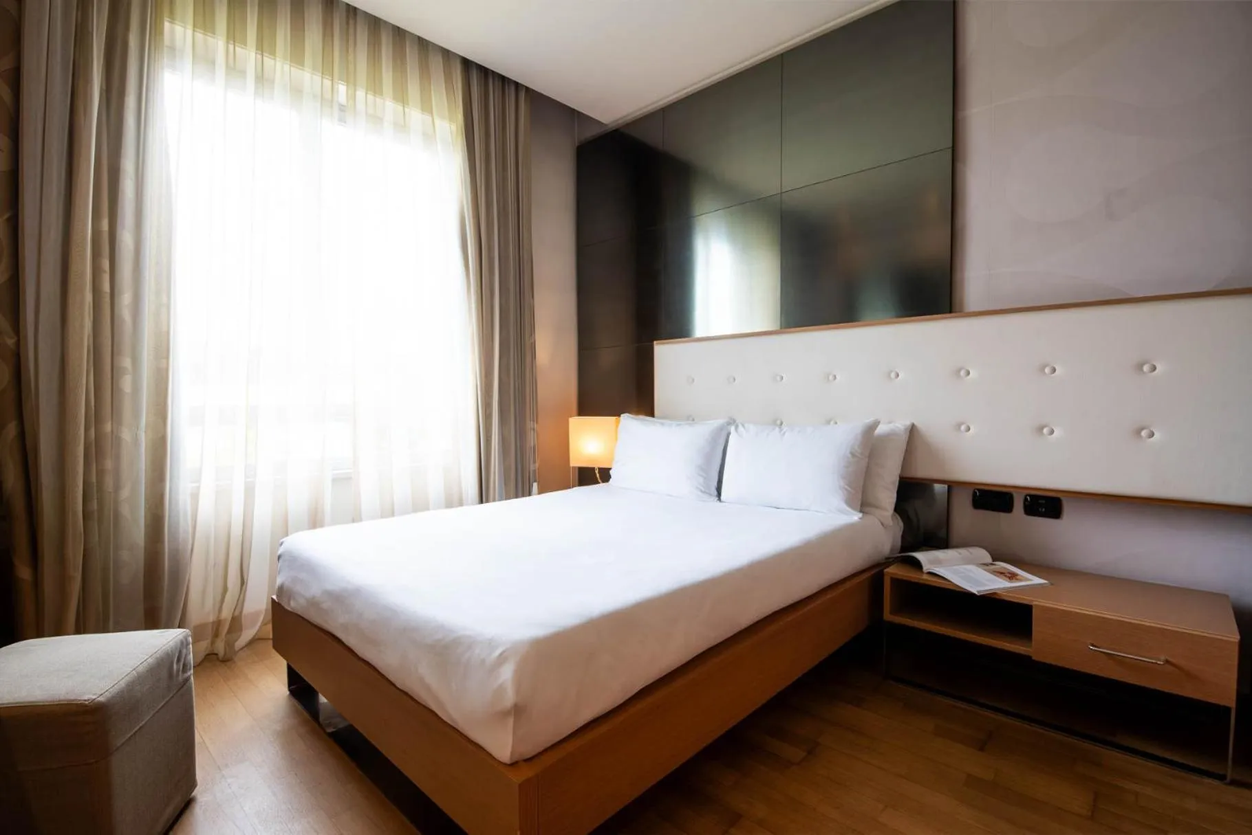 Bed in Axolute Comfort Hotel Como Cantù