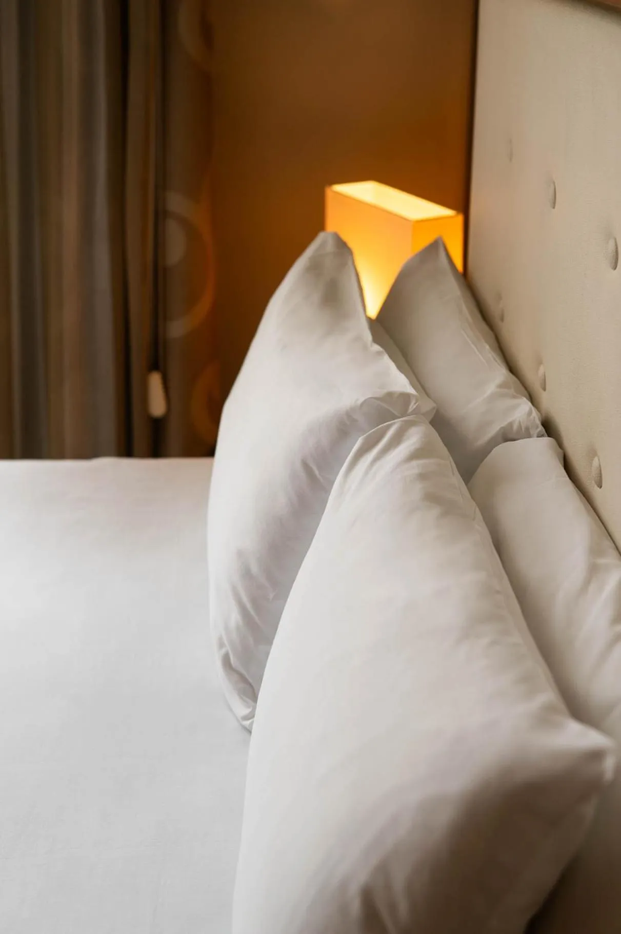 Bed in Axolute Comfort Hotel Como Cantù