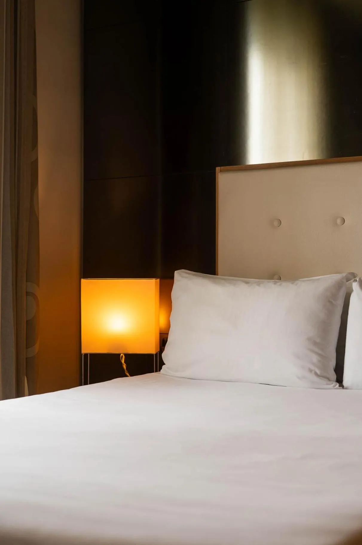 Bed in Axolute Comfort Hotel Como Cantù