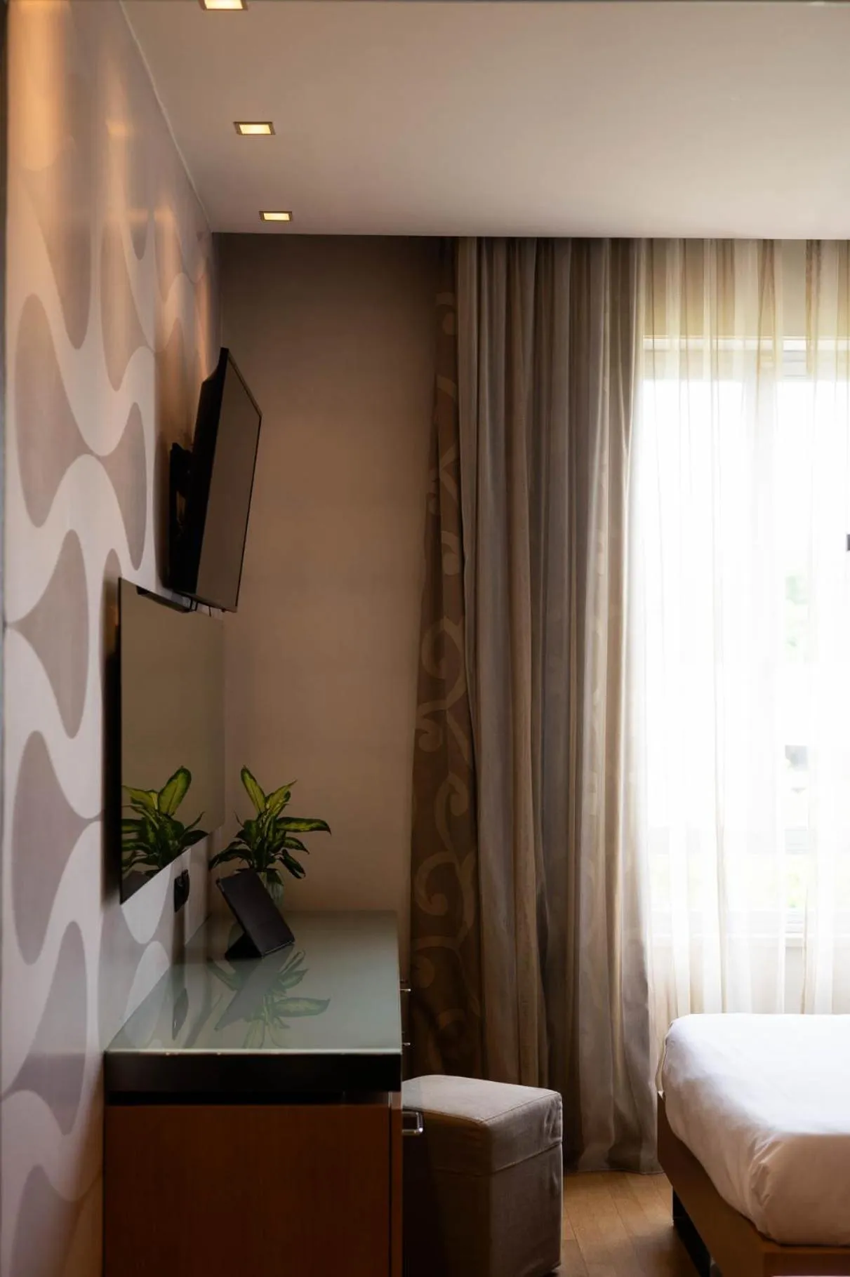 Bed in Axolute Comfort Hotel Como Cantù