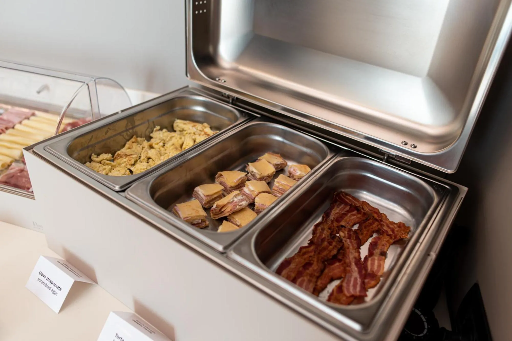 Buffet breakfast in Sestante Marina Motel