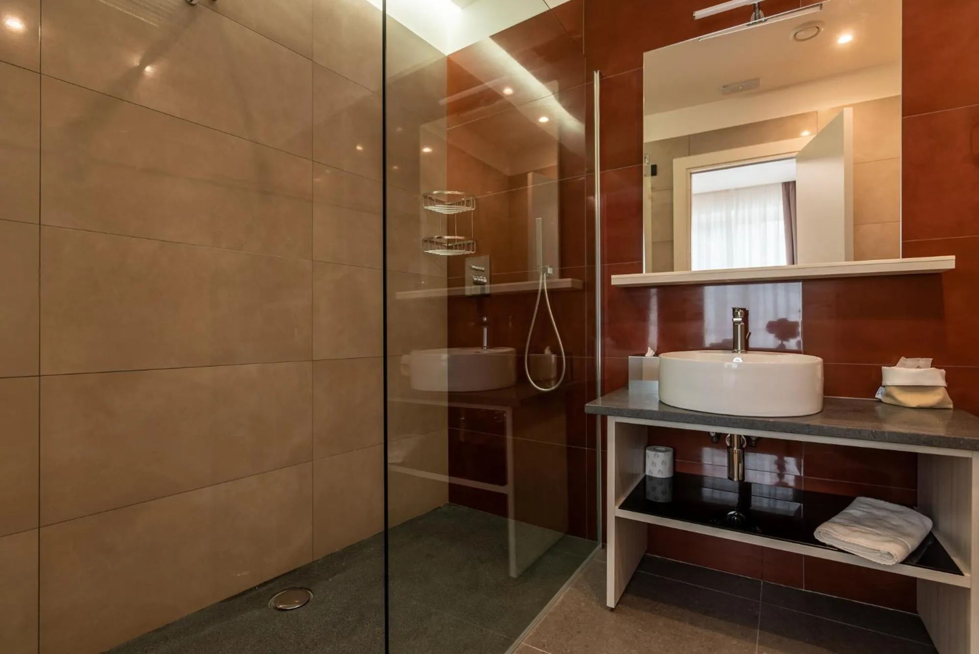 Shower in Sestante Marina Motel