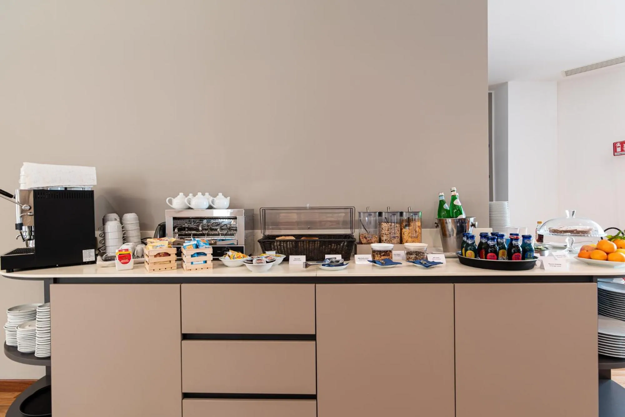 Coffee/tea facilities in Sestante Marina Motel