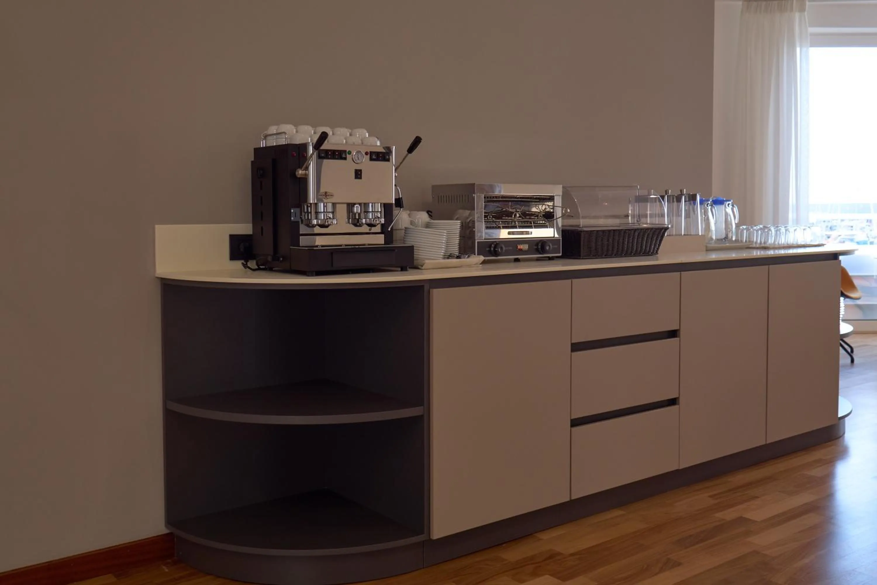 Coffee/tea facilities in Sestante Marina Motel