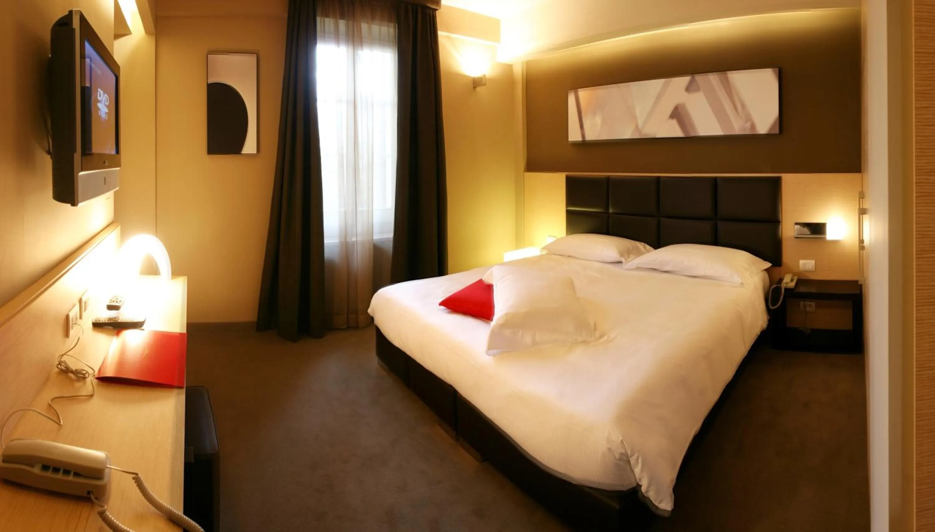 Photo of the whole room, Bed in UNAHOTELS Villa dei Platani Foligno