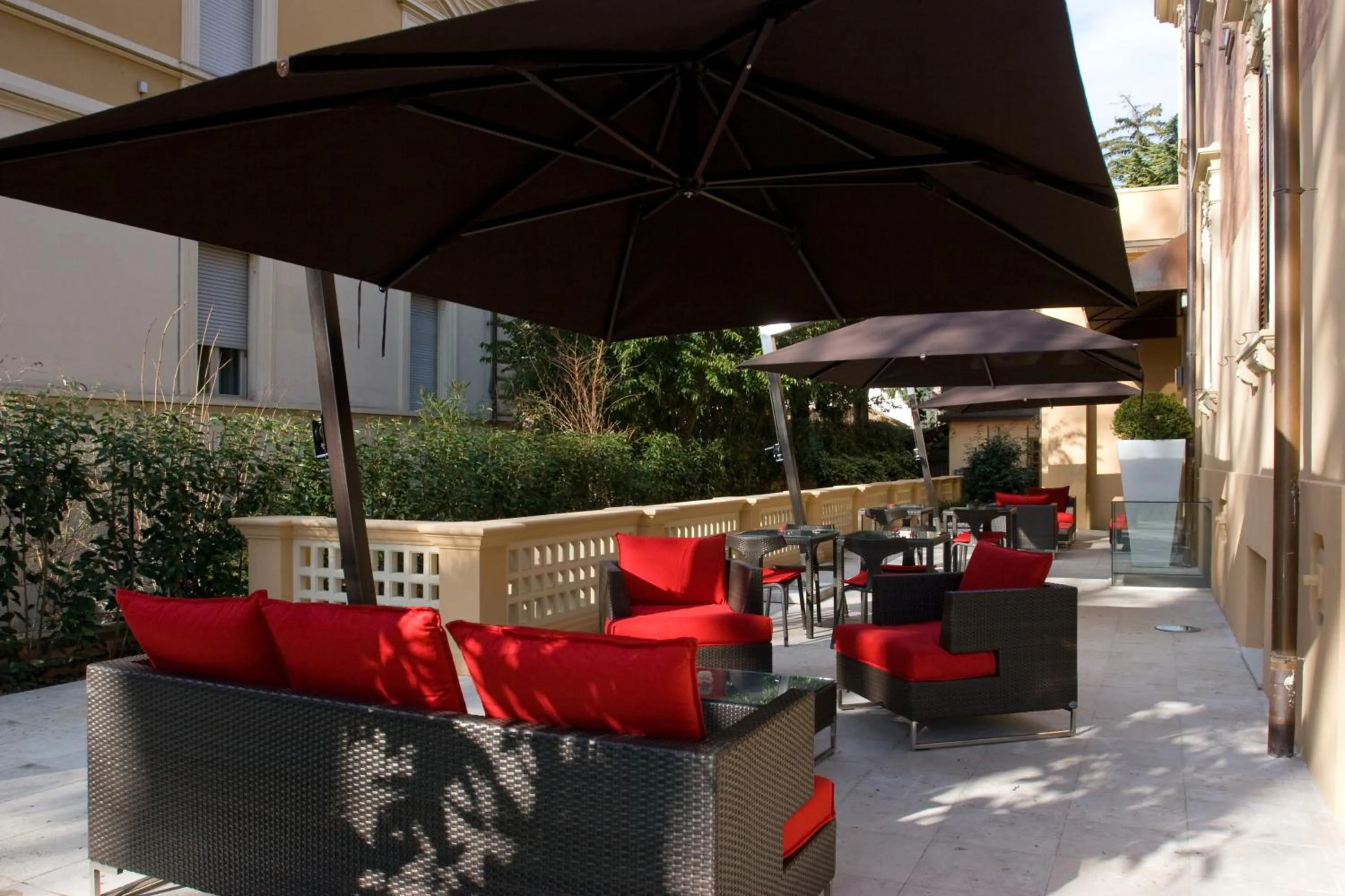 Facade/entrance in UNAHOTELS Villa dei Platani Foligno