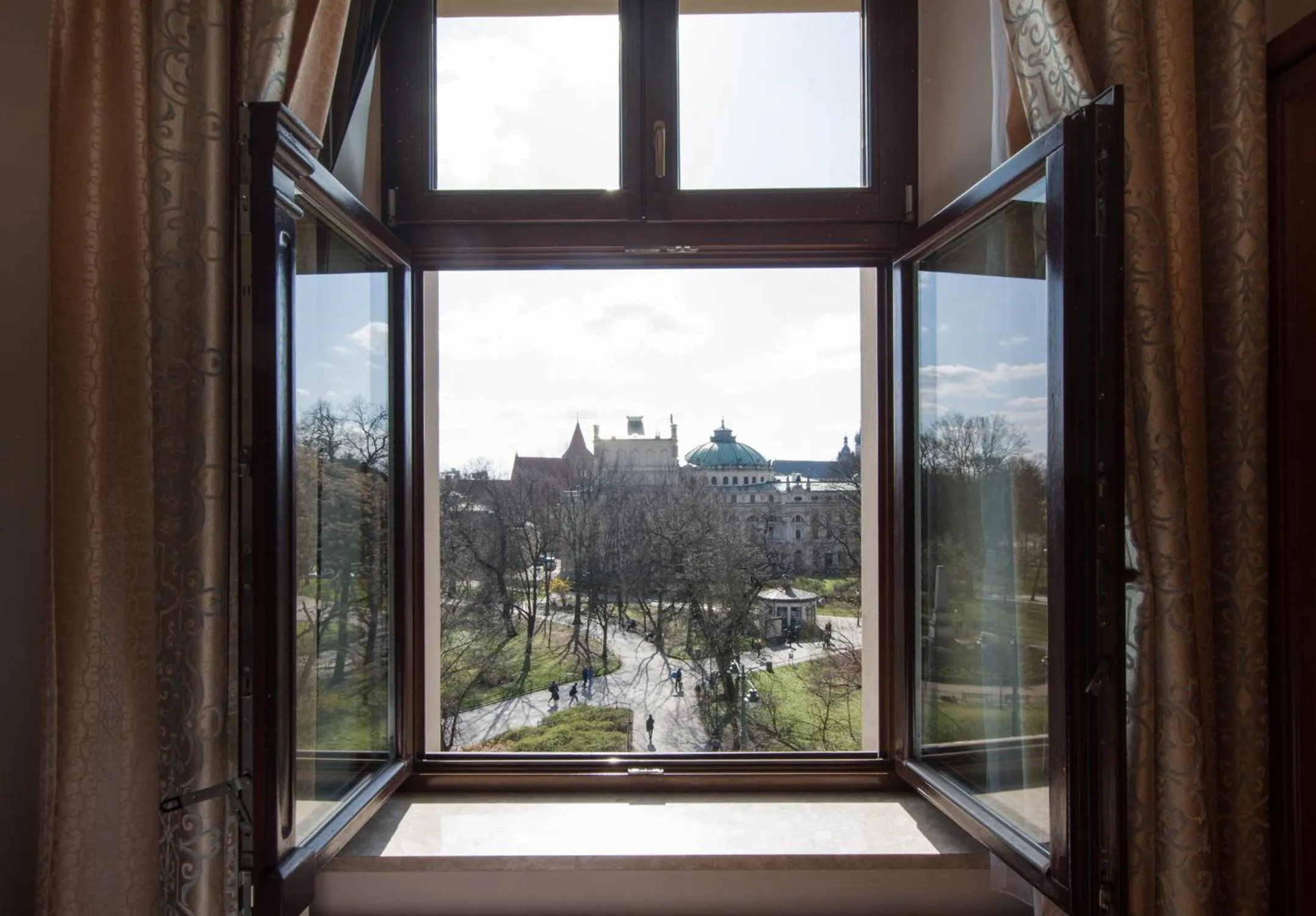 Property building in Aparthotel Basztowa