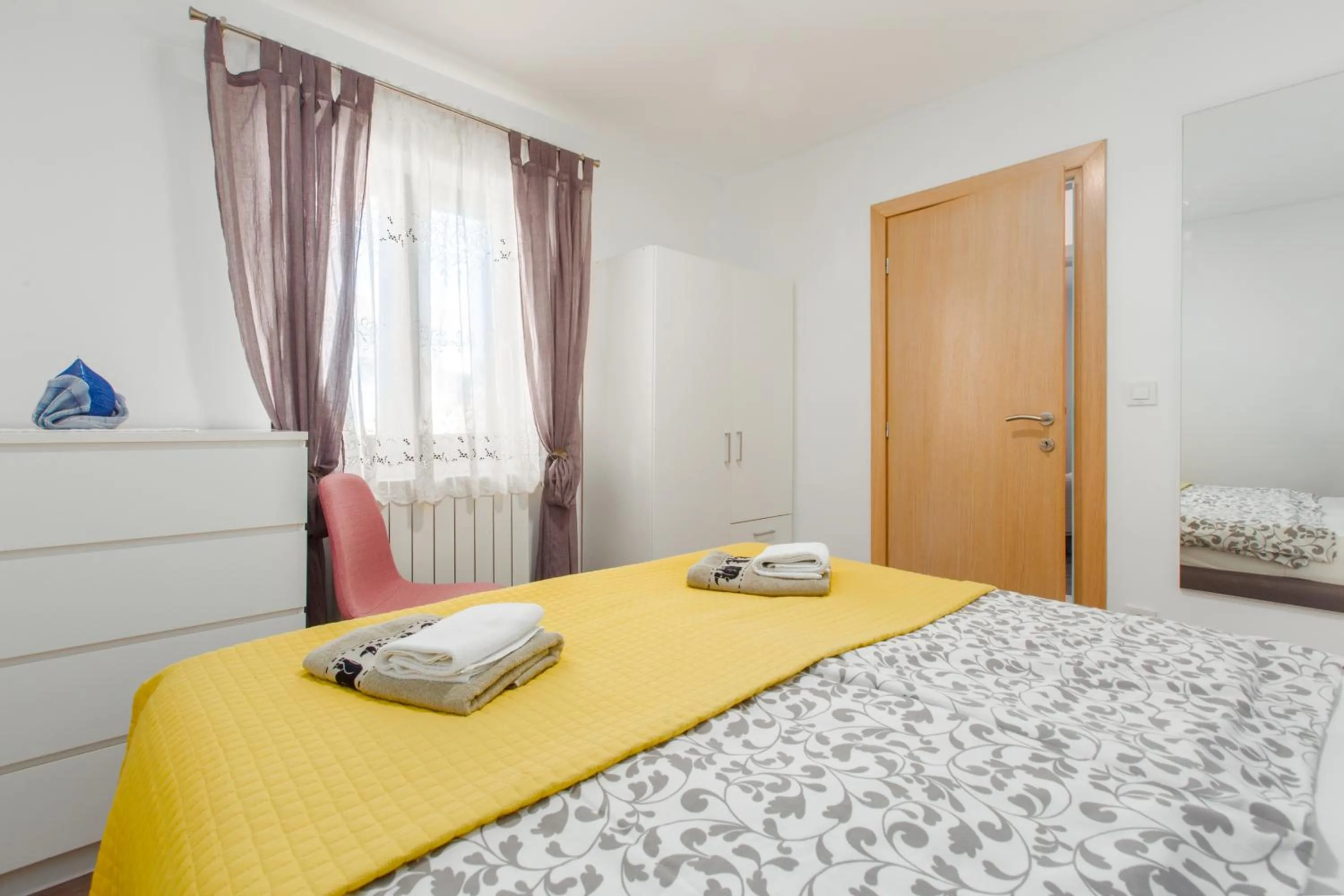 Alex Deluxe Apartments on Beach