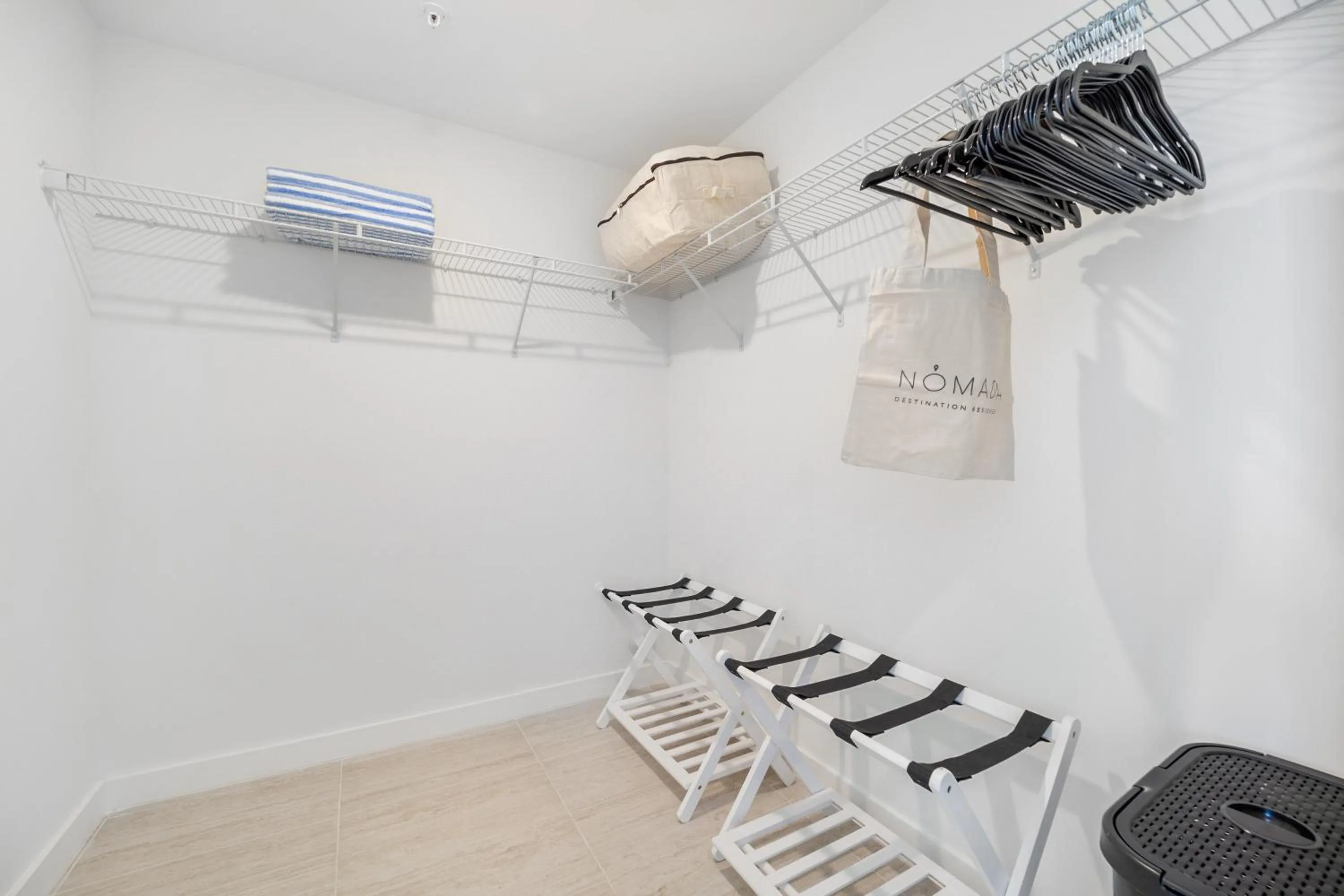 wardrobe in Nomada Destination Residences - Quadro