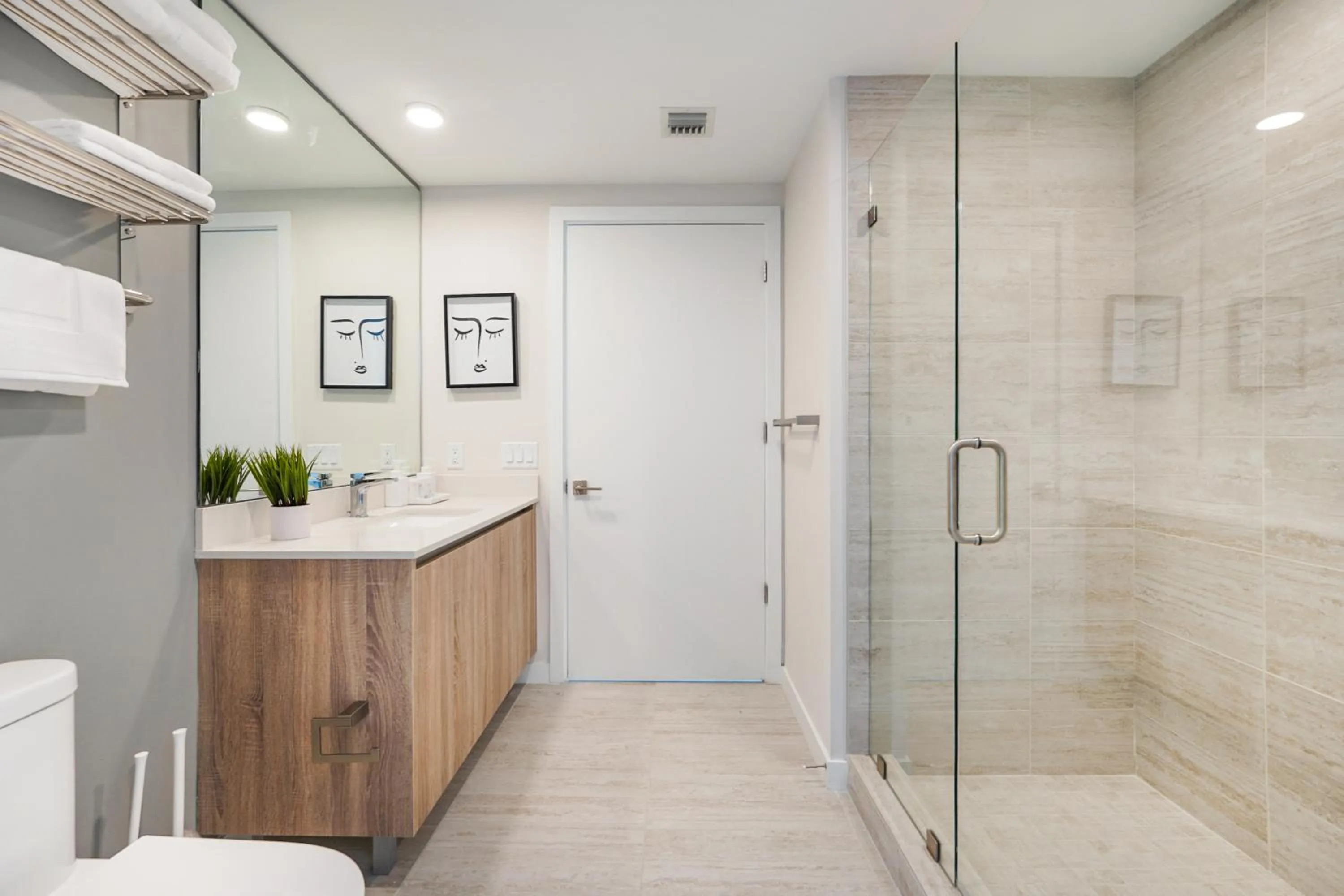 Shower in Nomada Destination Residences - Quadro