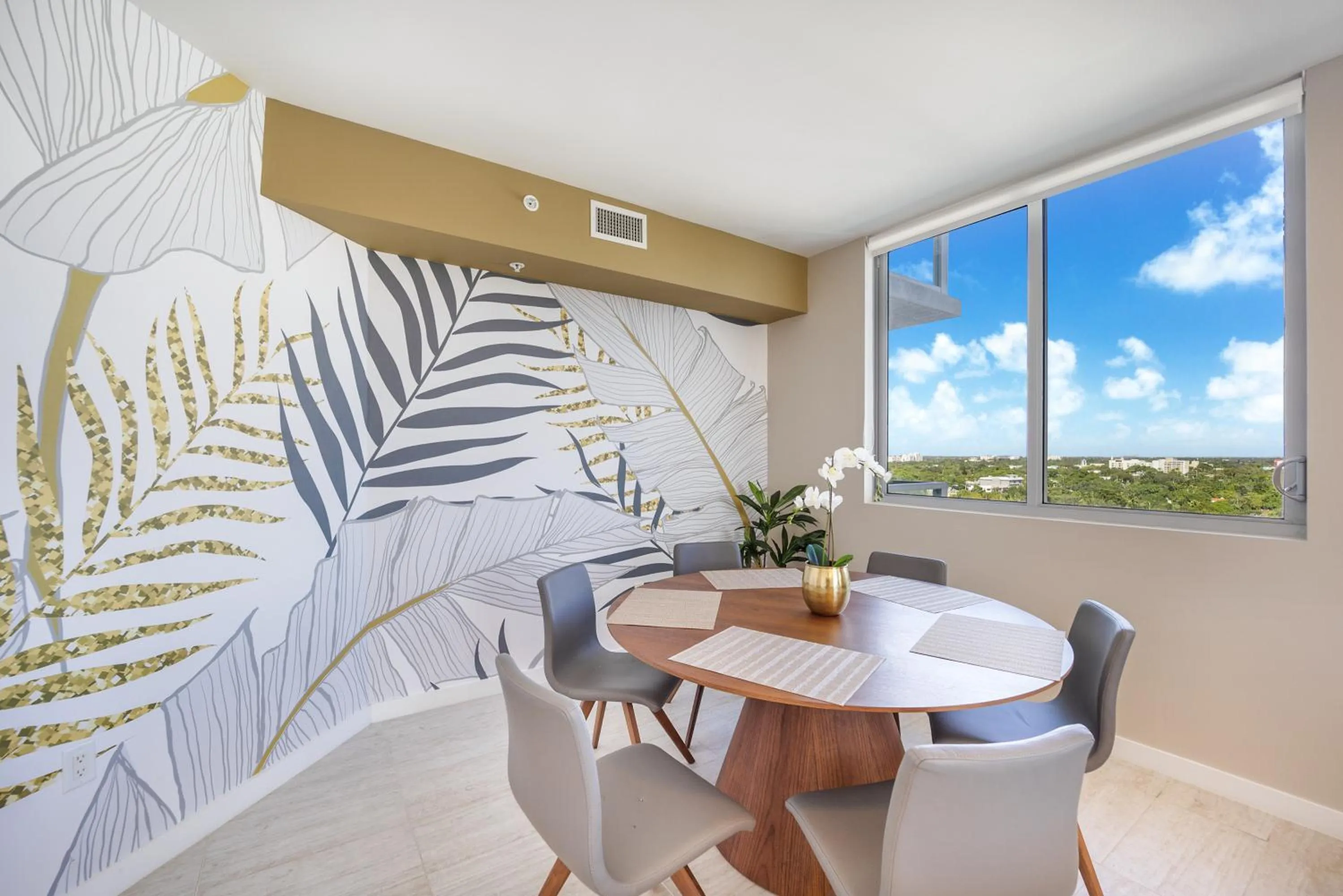 Dining area in Nomada Destination Residences - Quadro