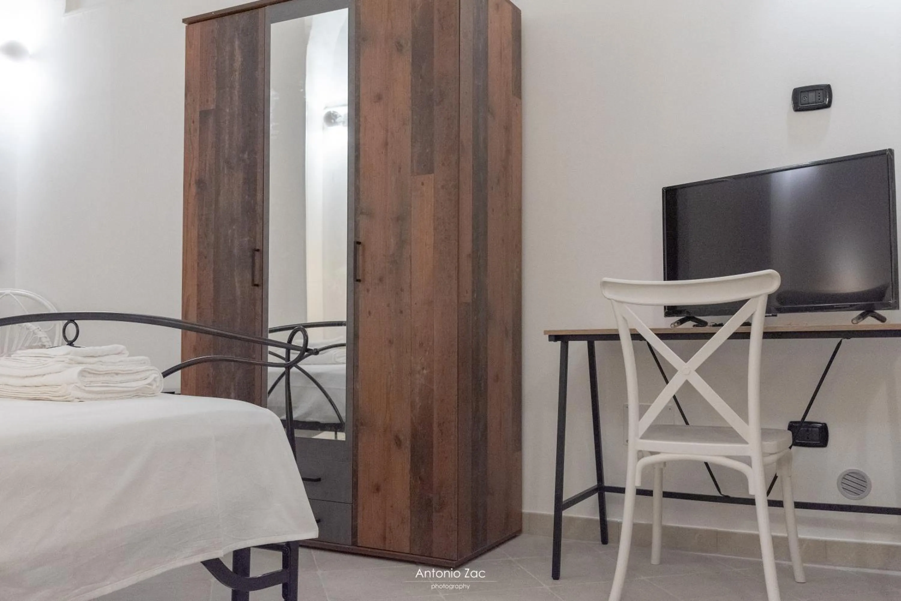 Seating area, TV/Entertainment Center in Il vecchio arco