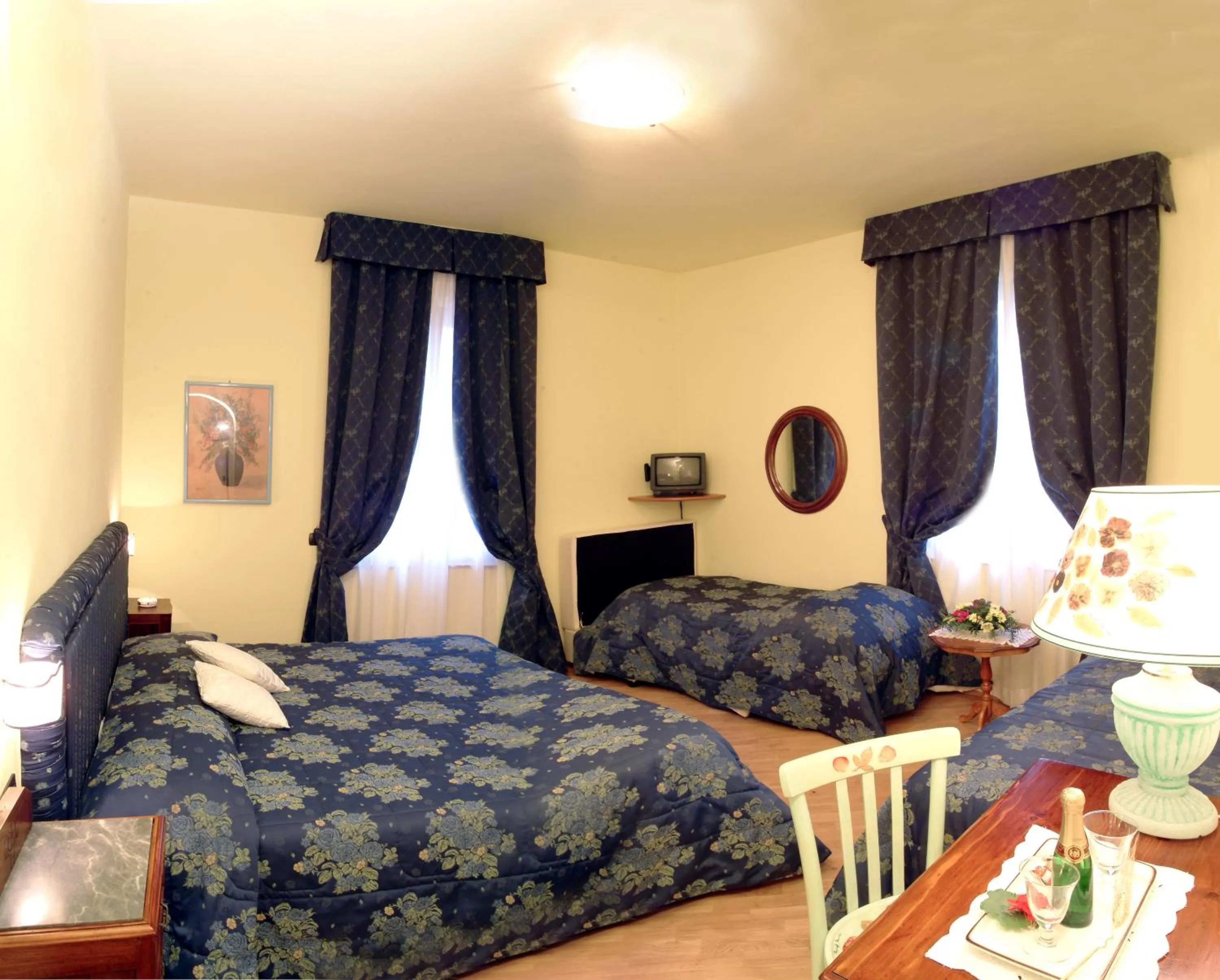 Photo of the whole room, Bed in Hotel Ristorante Piccolo Chianti