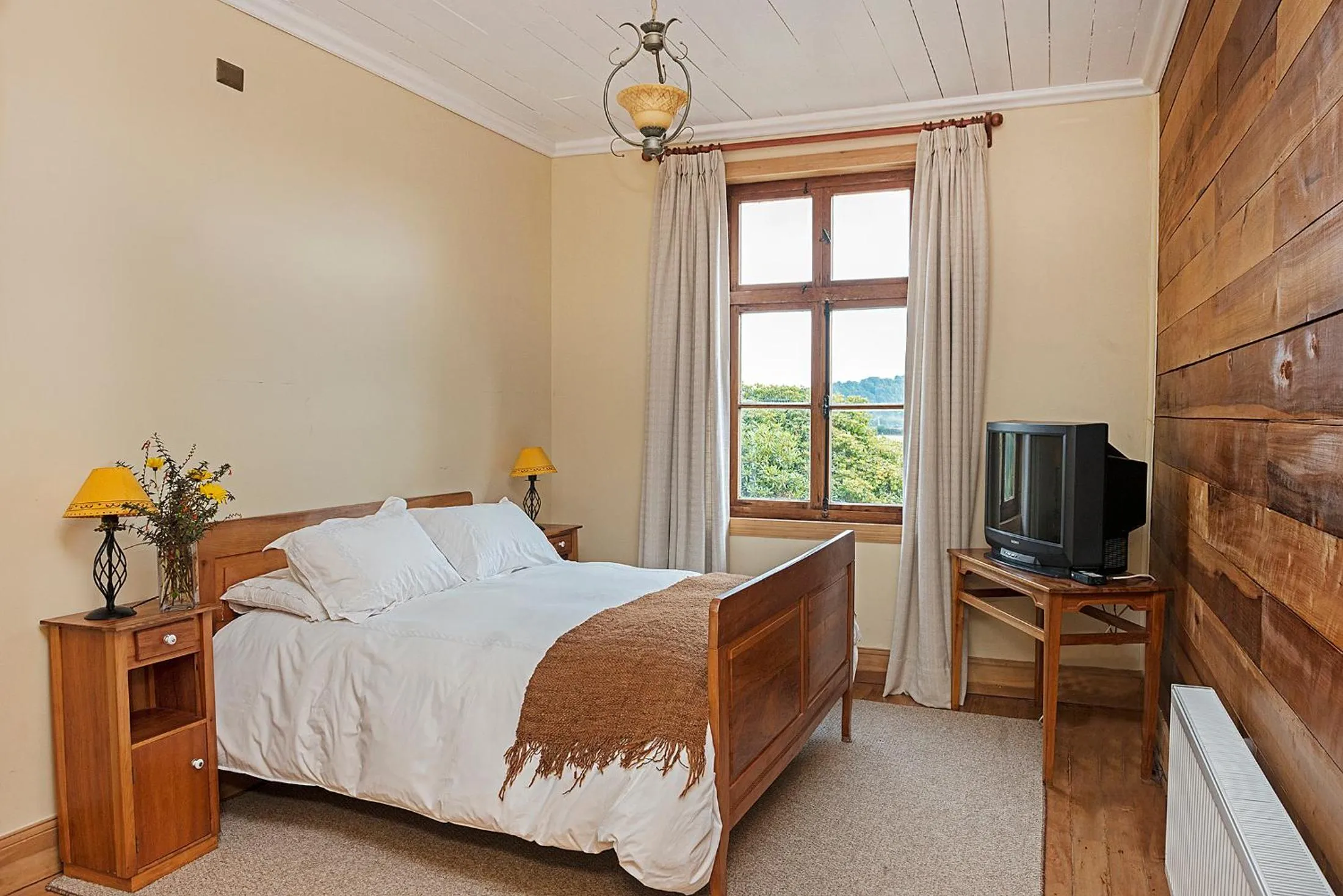 Bed in Playa Maqui Lodge