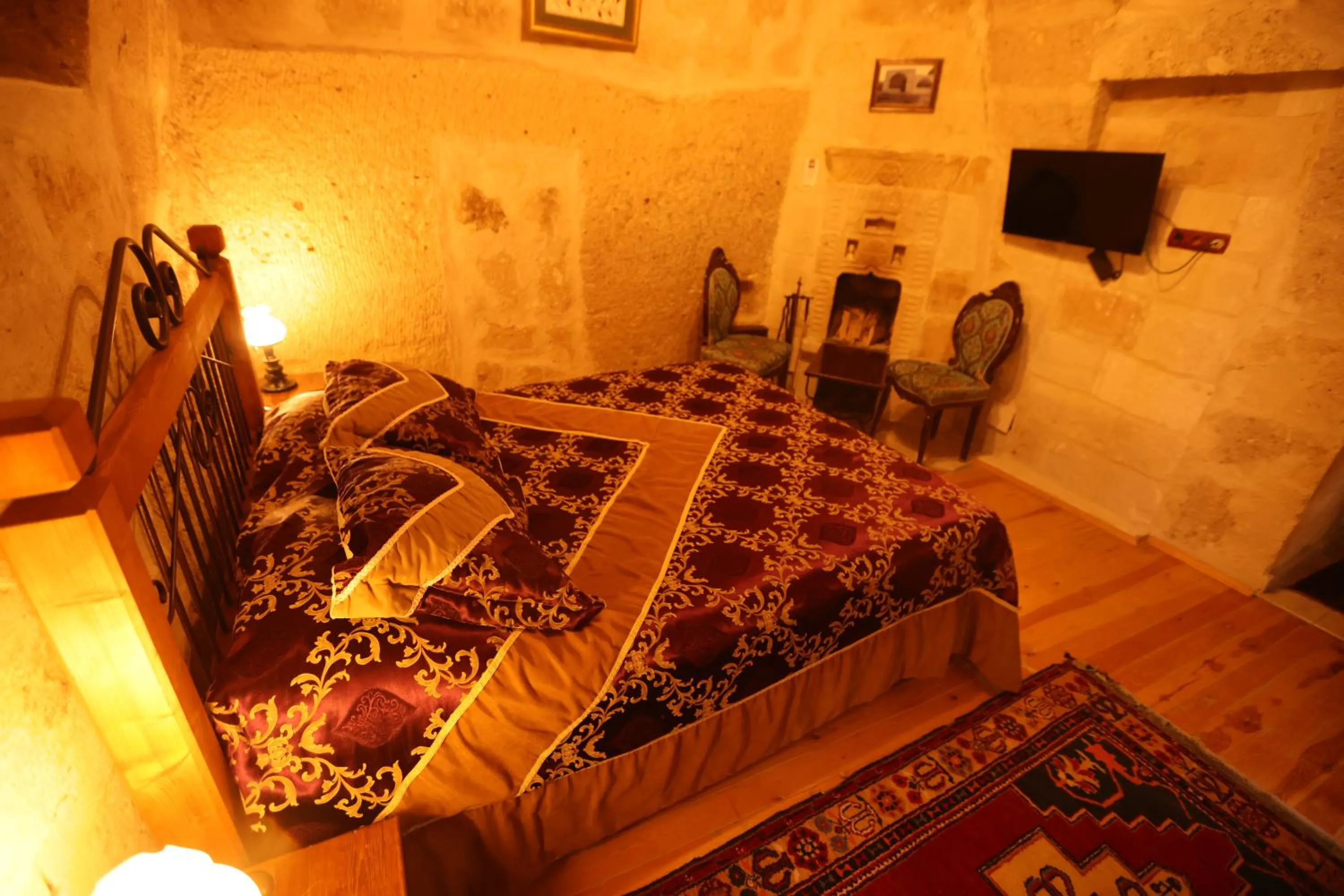 Bedroom in Traveller's Cave Hotel