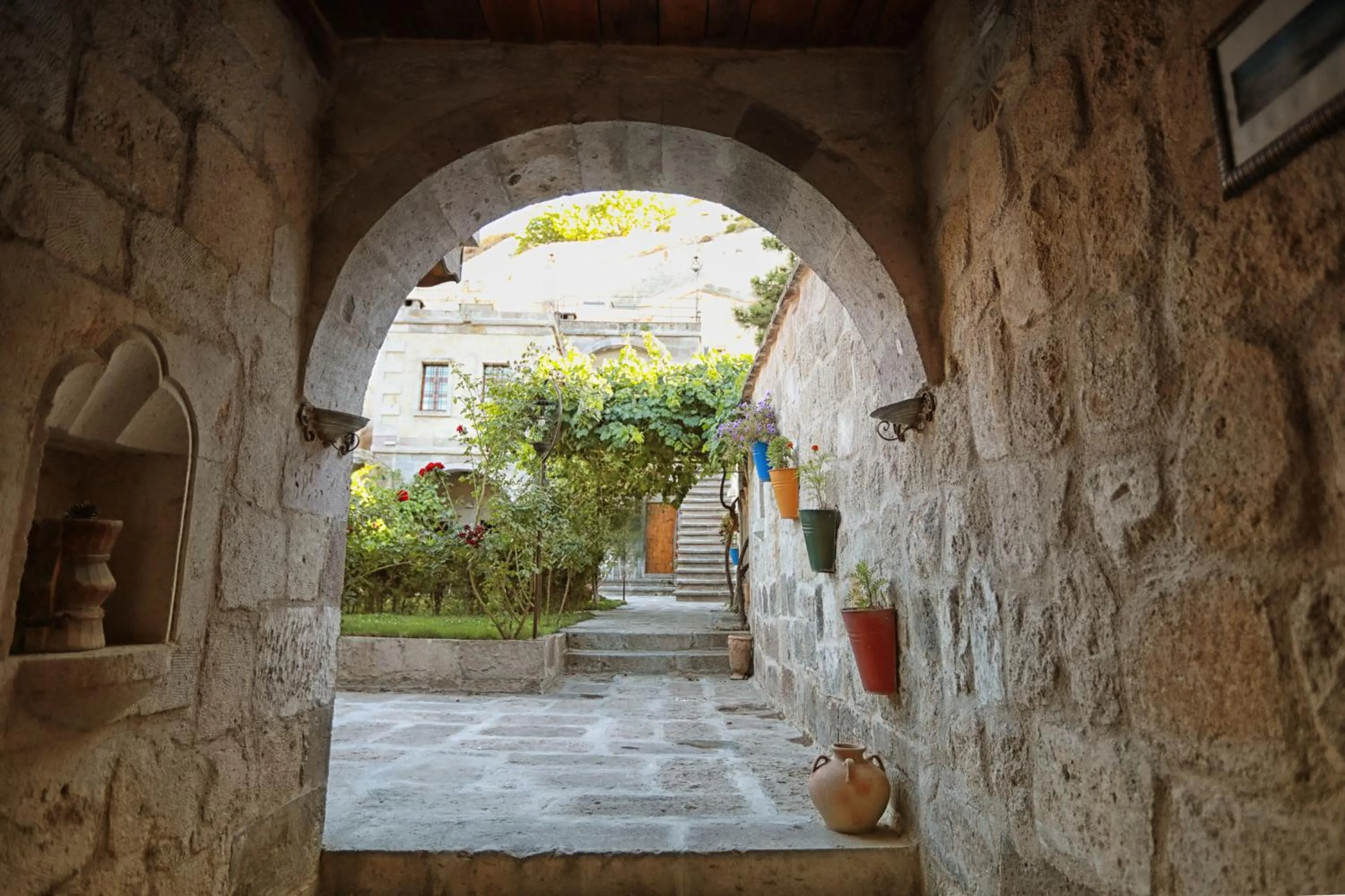 Garden in Traveller's Cave Hotel