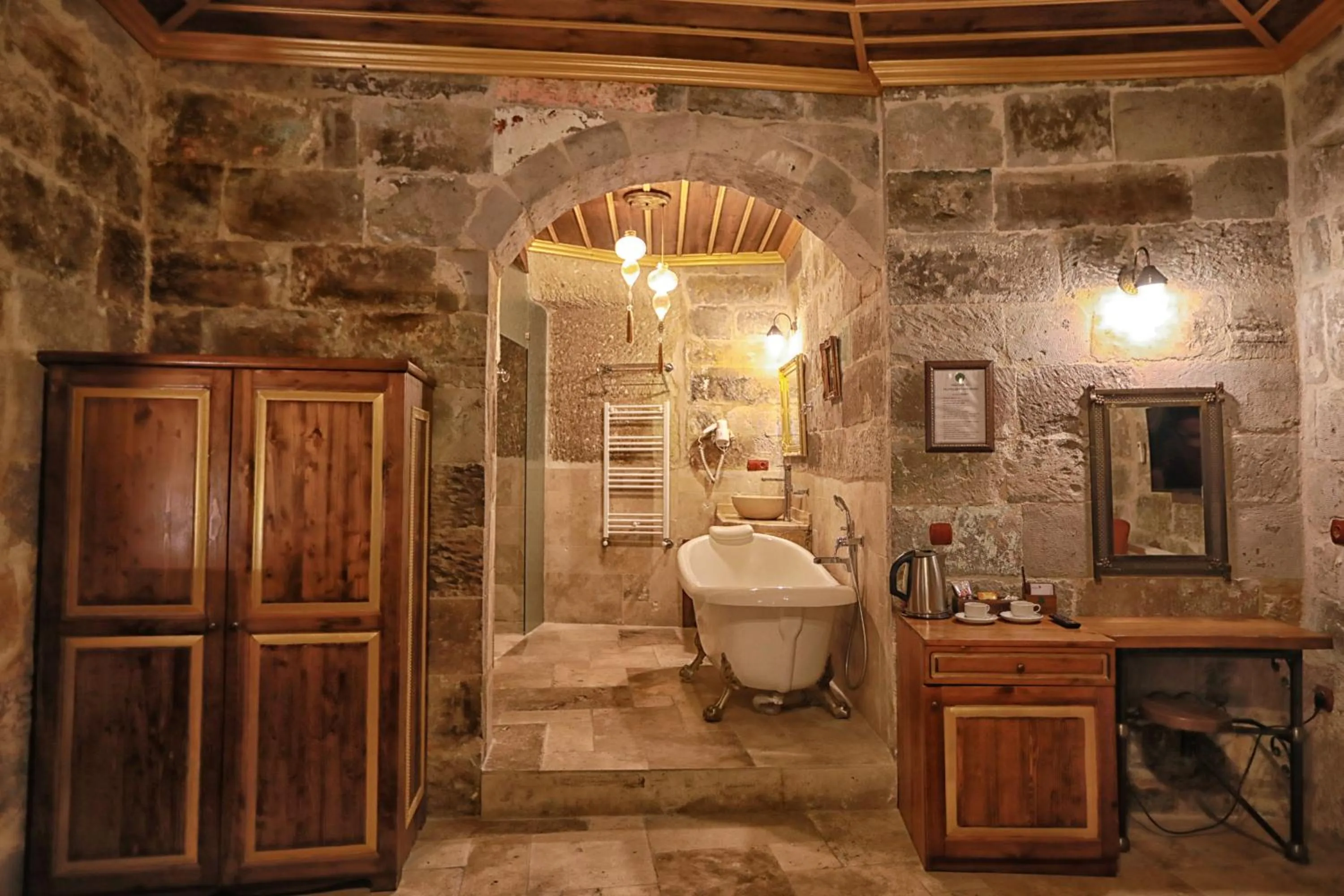 Bathroom in Traveller's Cave Hotel