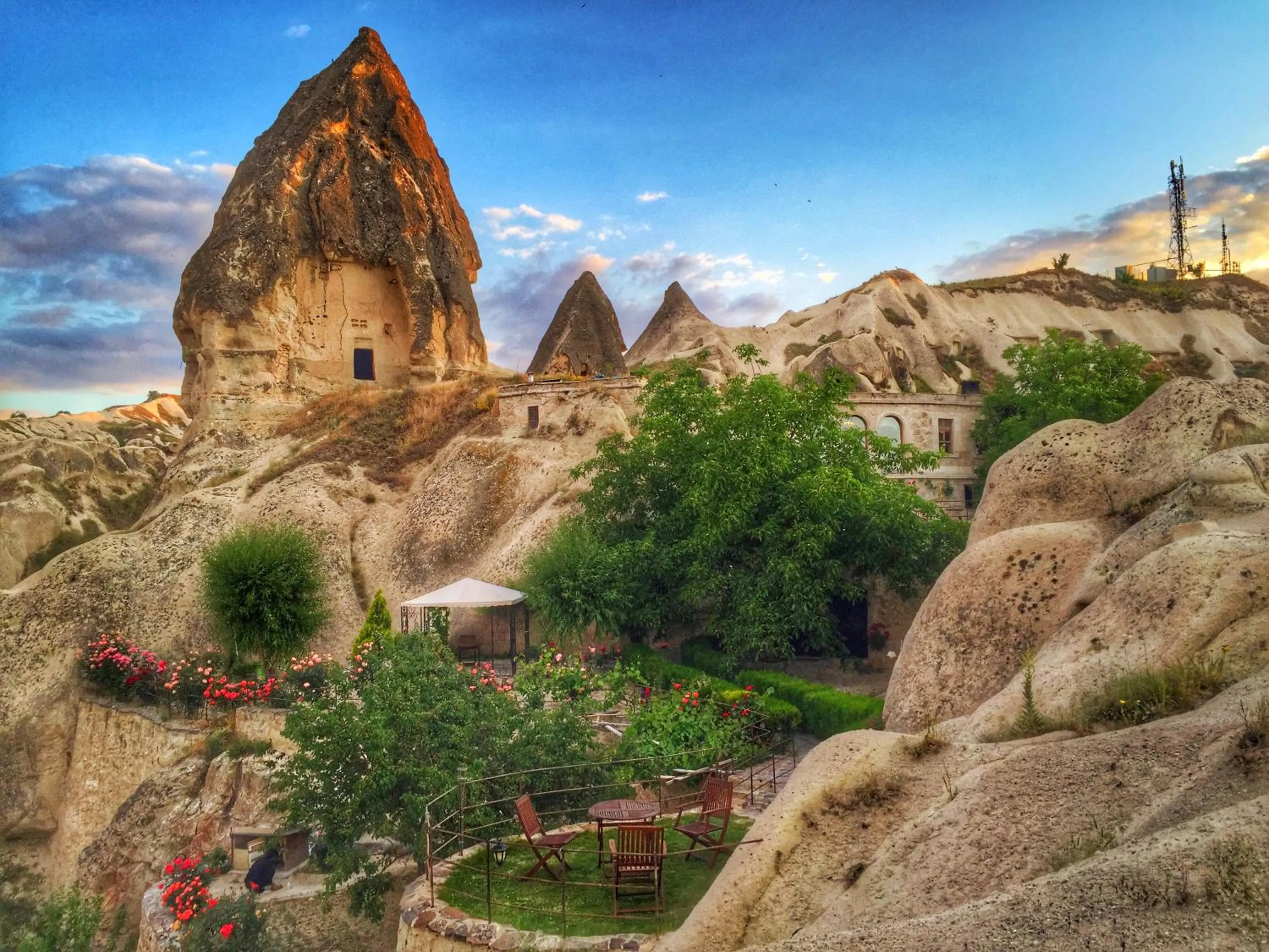 Garden in Traveller's Cave Hotel