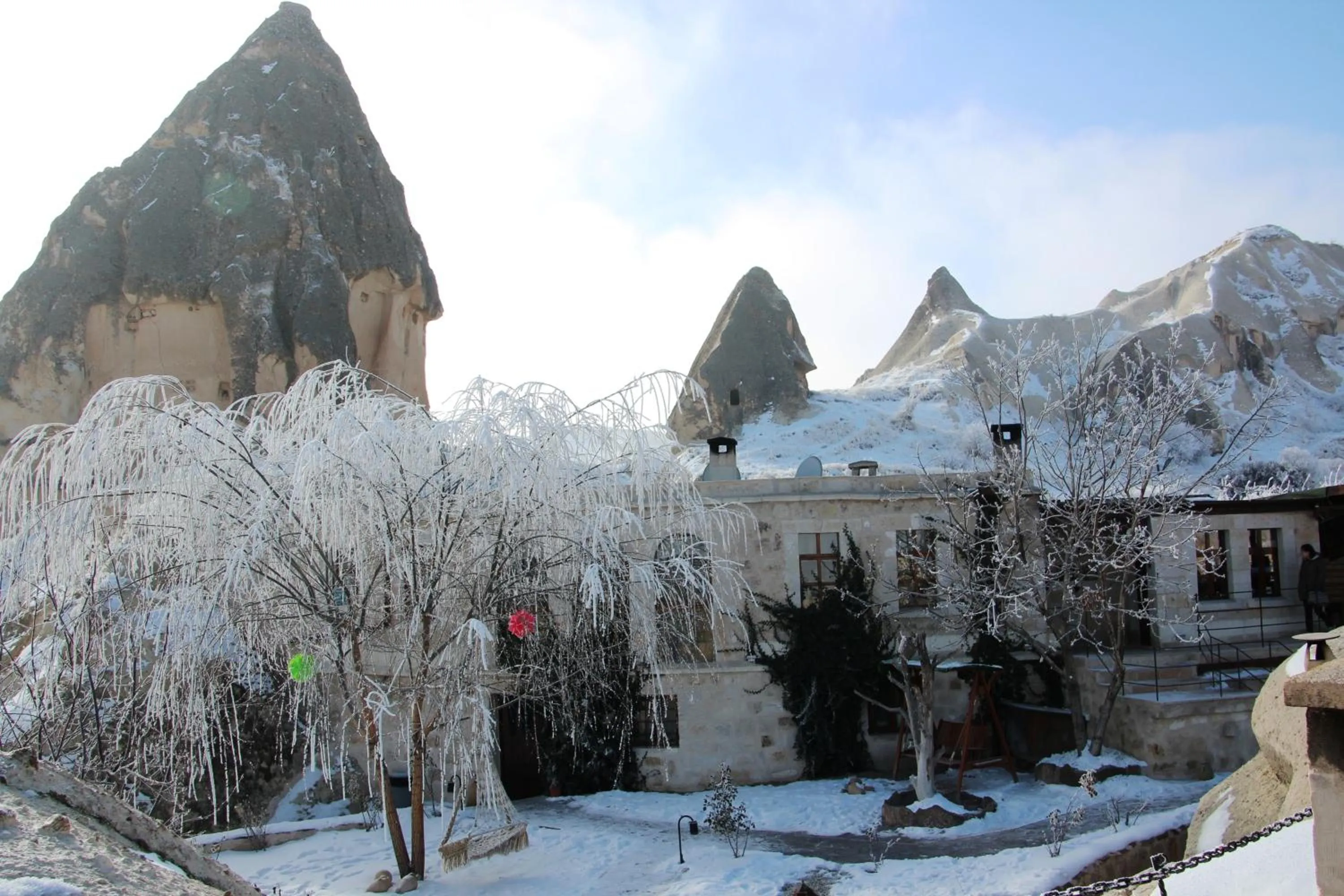 Garden in Traveller's Cave Hotel