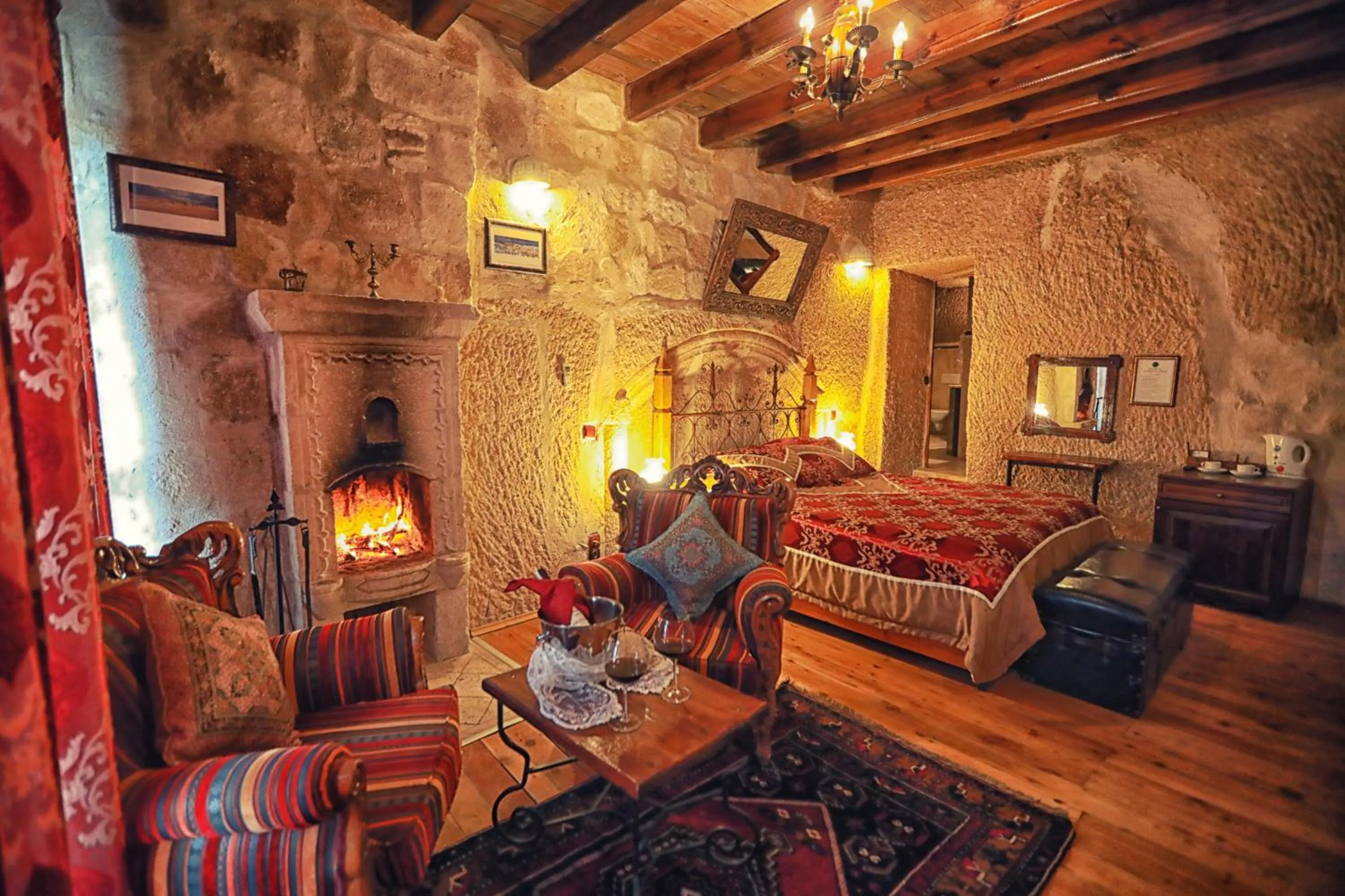 Photo of the whole room in Traveller's Cave Hotel