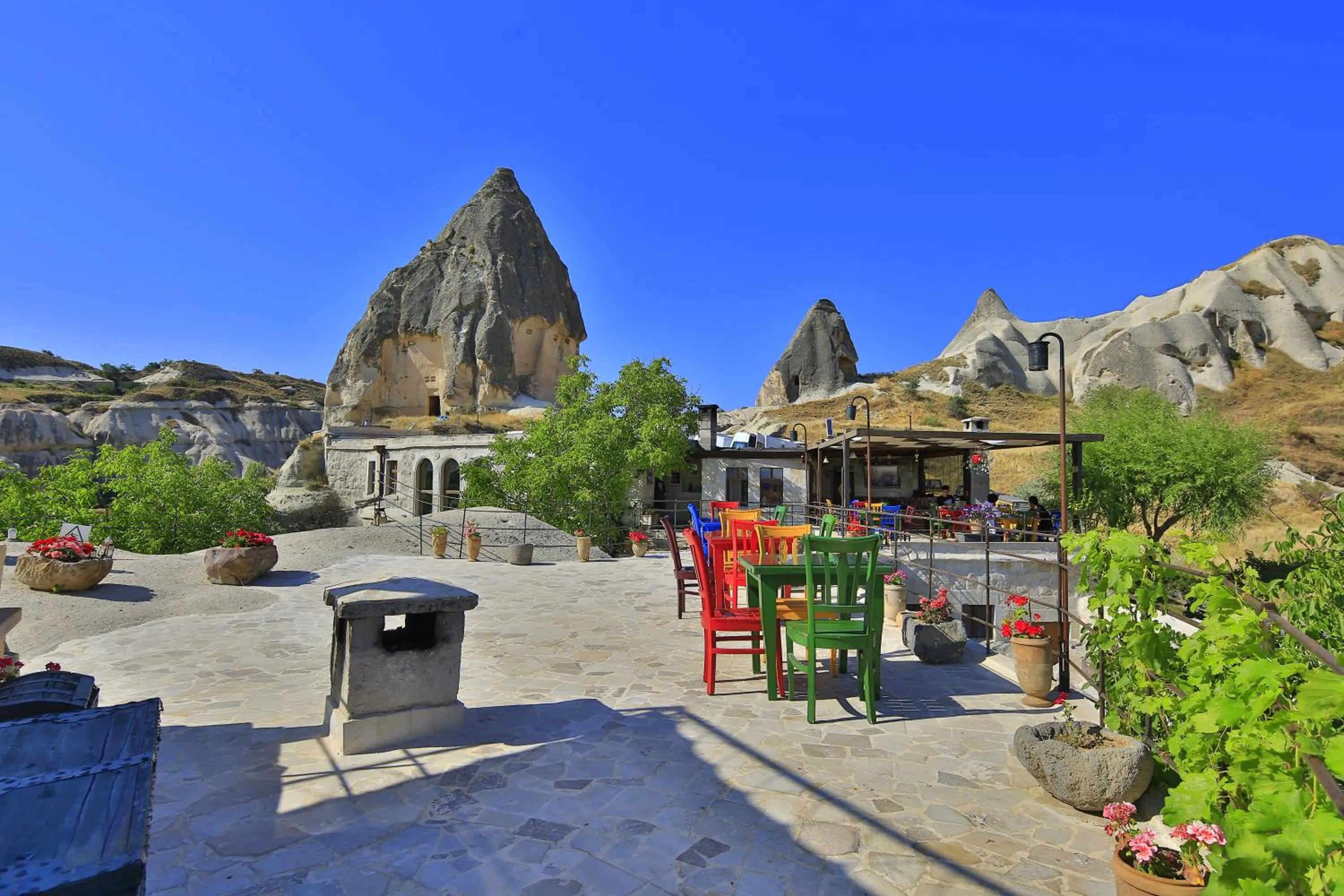 Restaurant/places to eat in Traveller's Cave Hotel
