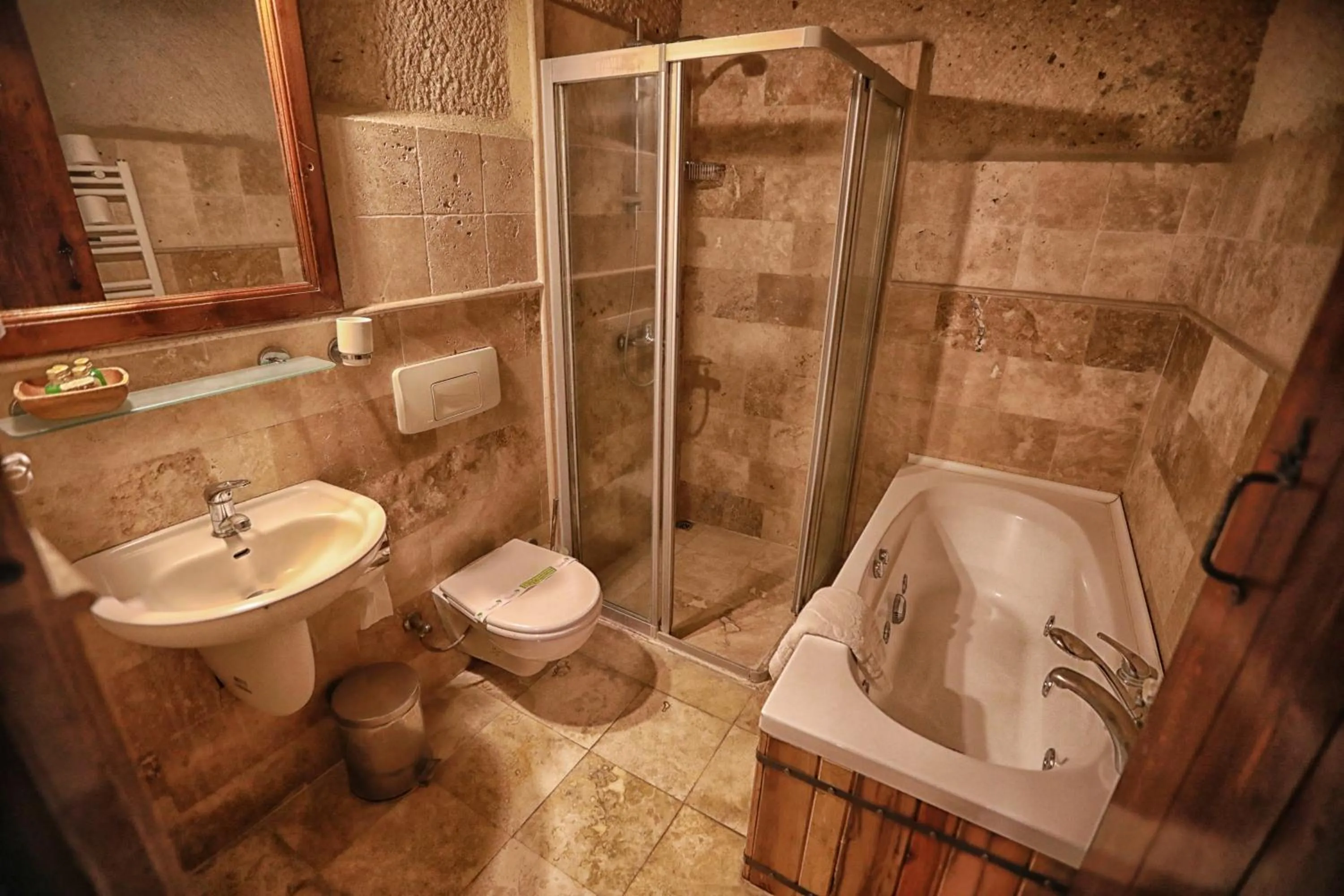 Bathroom in Traveller's Cave Hotel