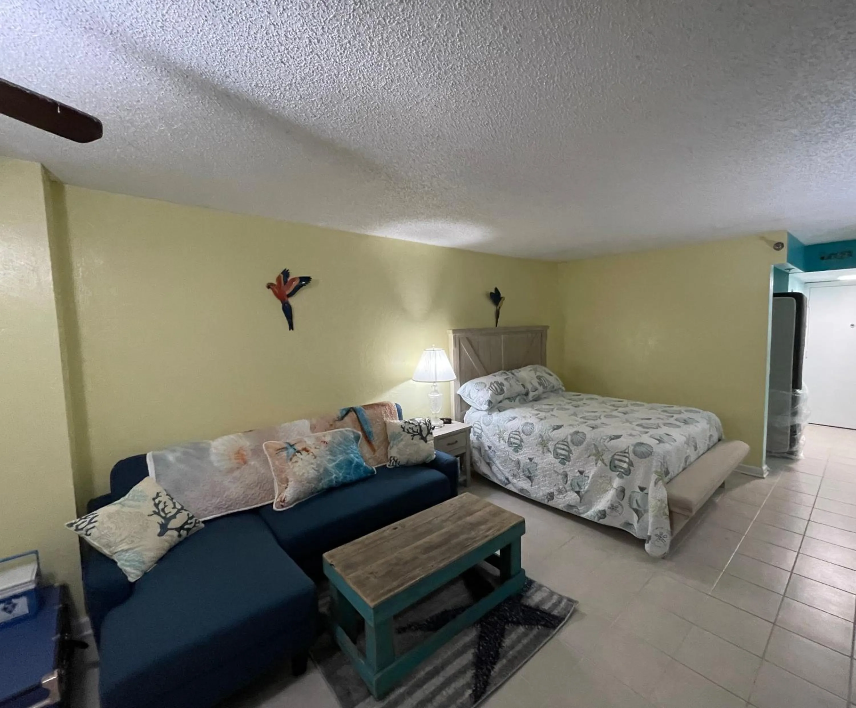 Photo of the whole room in Oceanside Escape