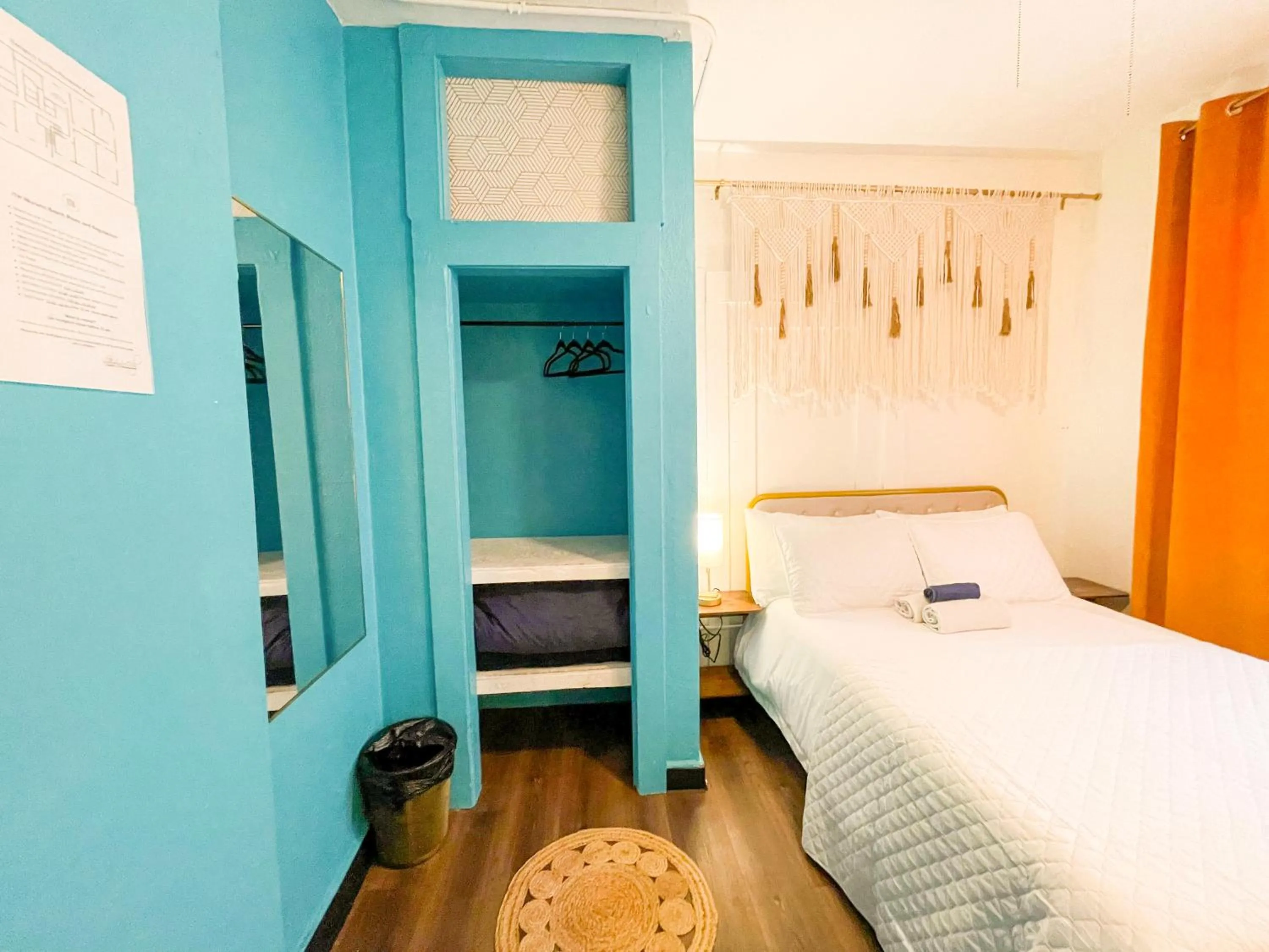 Bedroom, Bed in ITH San Diego Mission Beach Backpacker Hostel