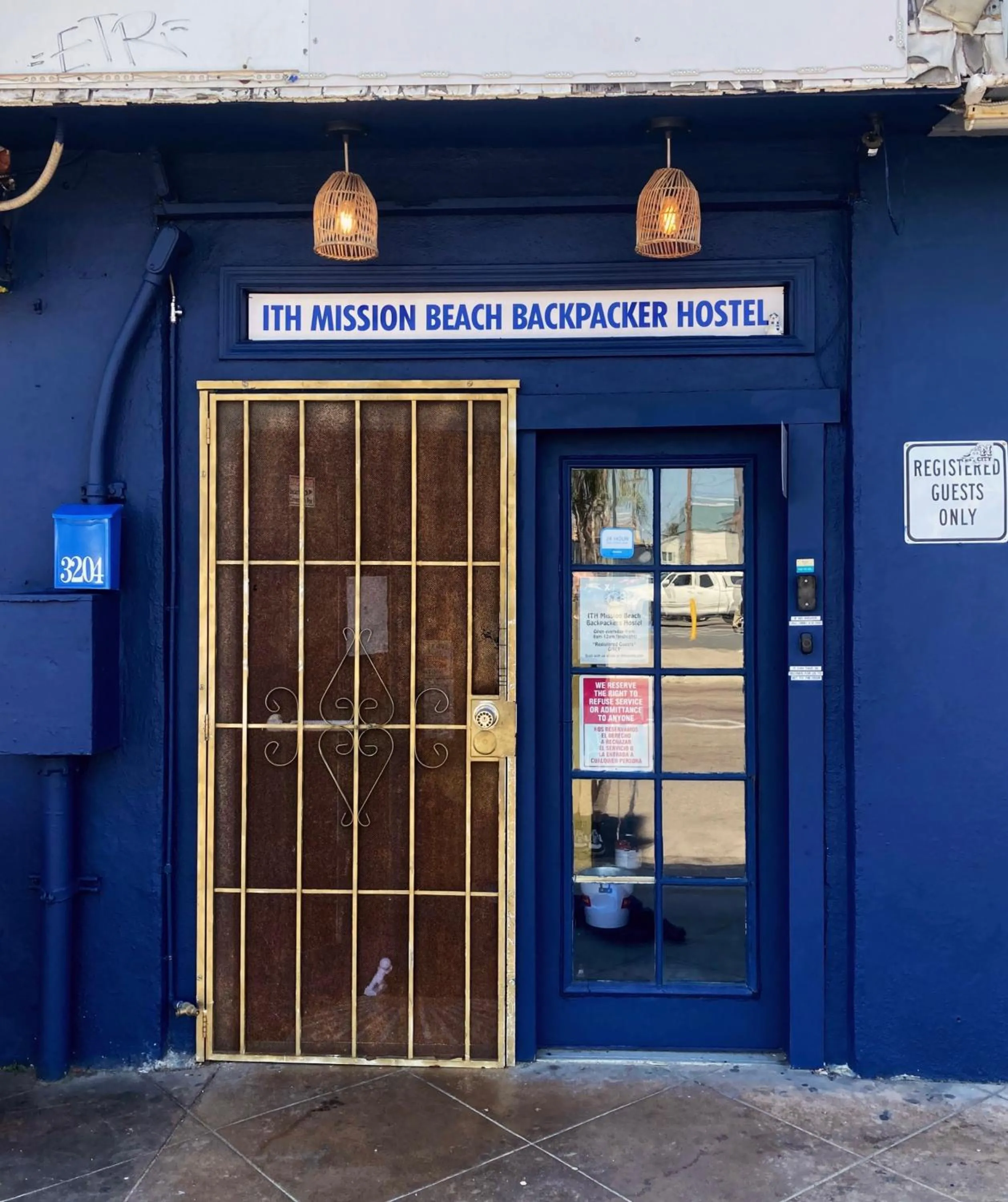 Facade/entrance in ITH San Diego Mission Beach Backpacker Hostel