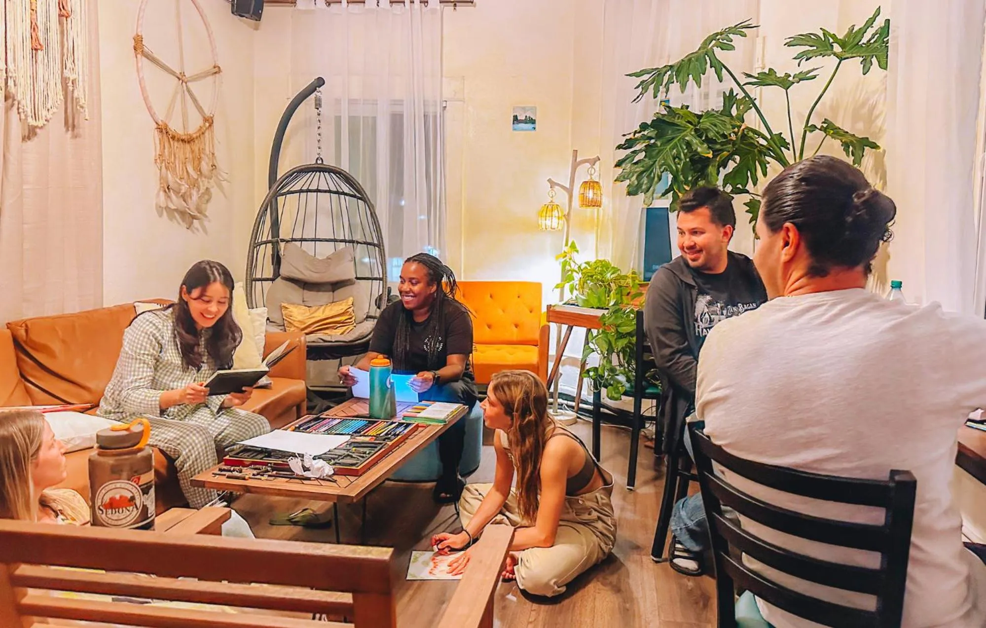 Living room in ITH San Diego Mission Beach Backpacker Hostel
