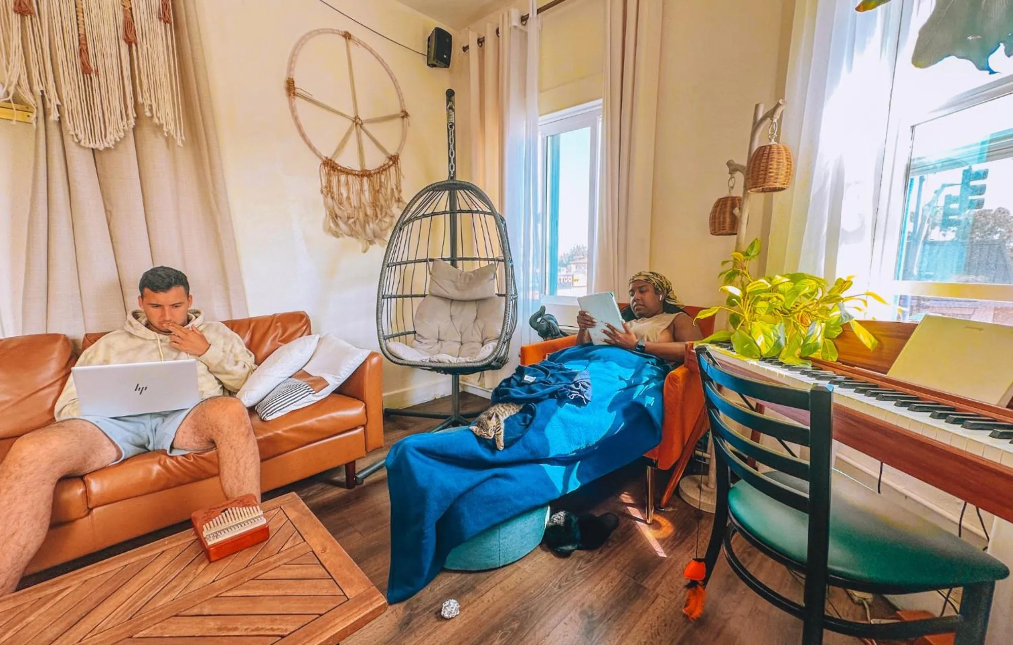 Living room in ITH San Diego Mission Beach Backpacker Hostel