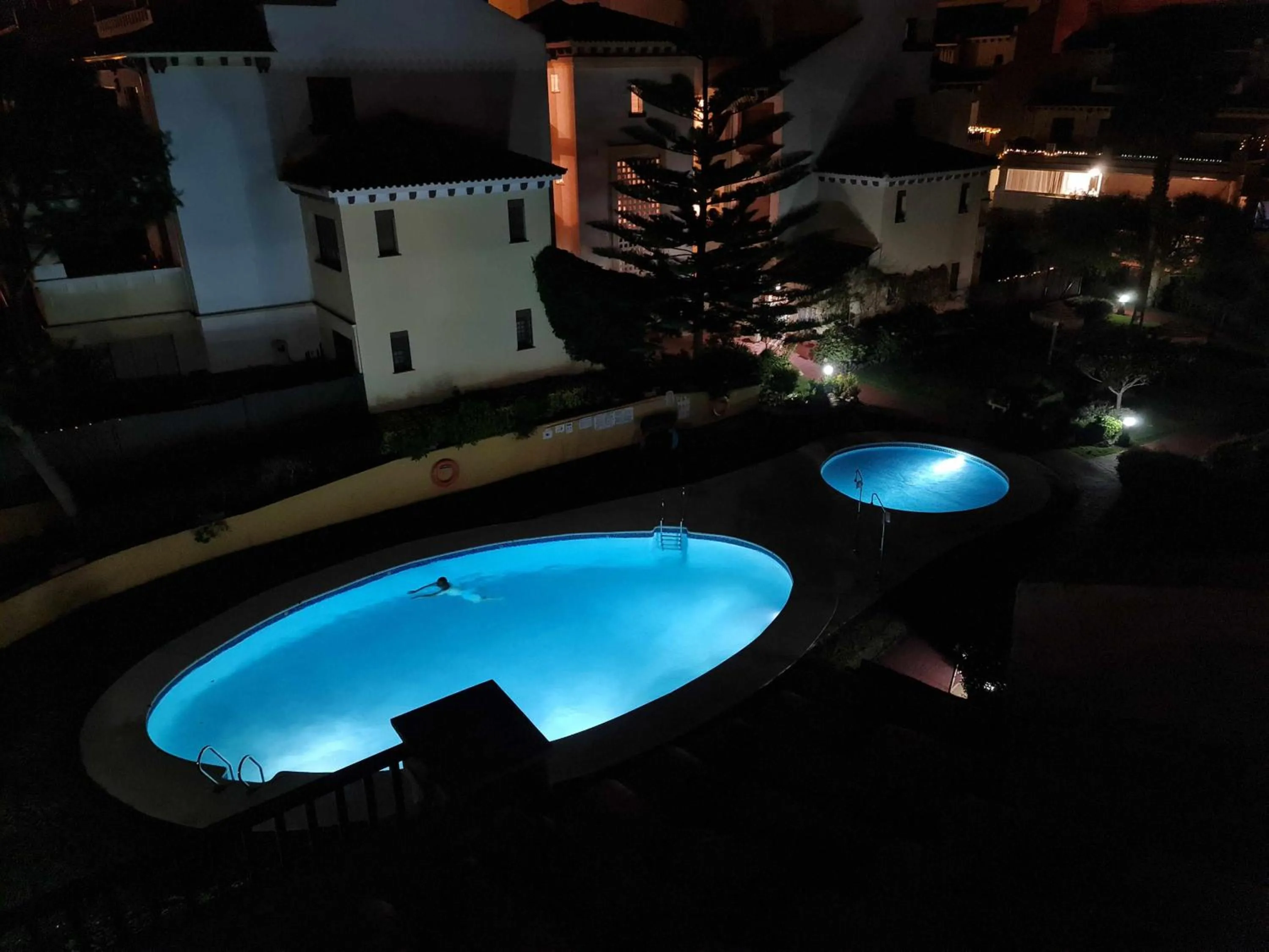 Night in Why Not Houses Golf Esuri