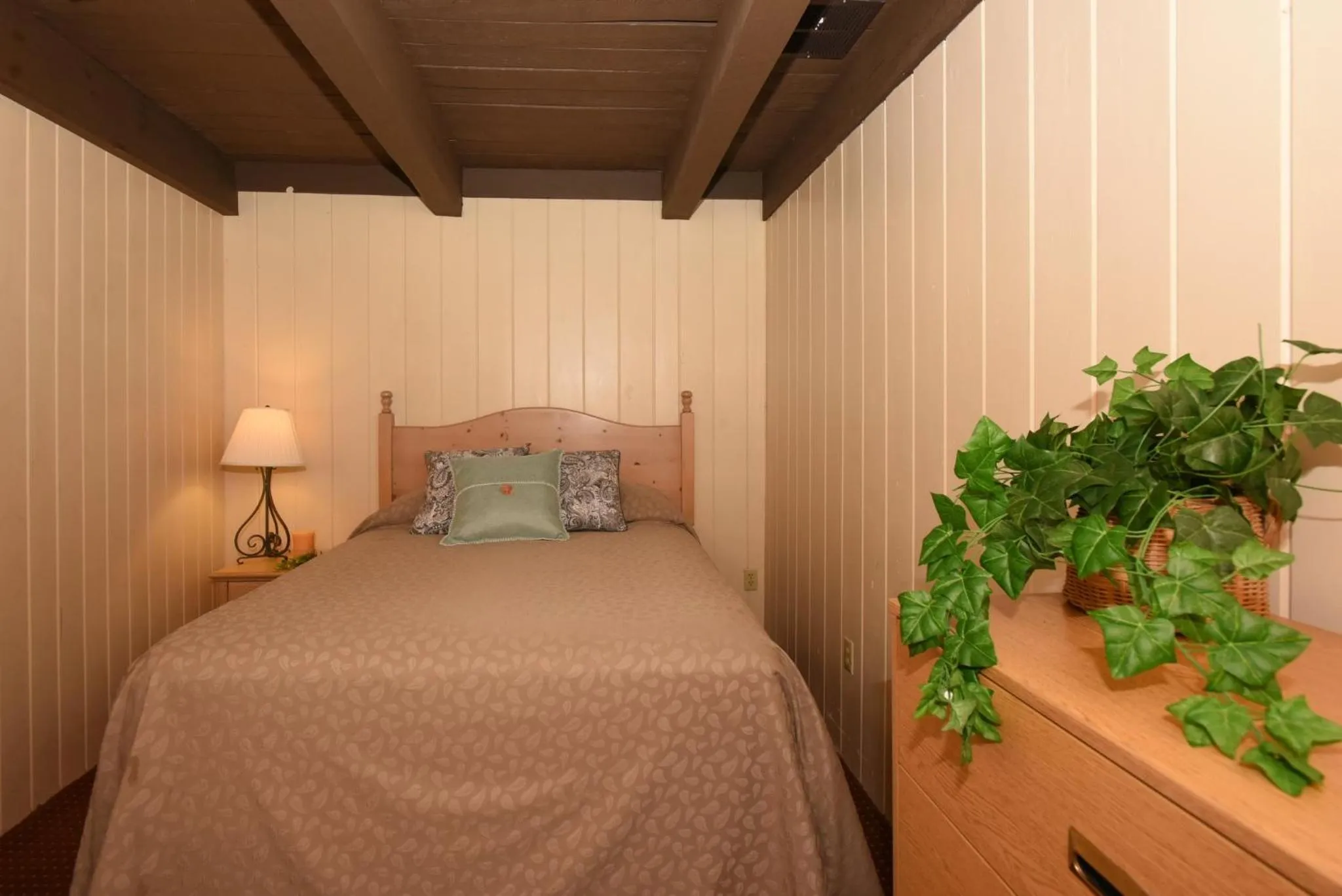 Photo of the whole room, Bed in Seven Springs Resort Properties