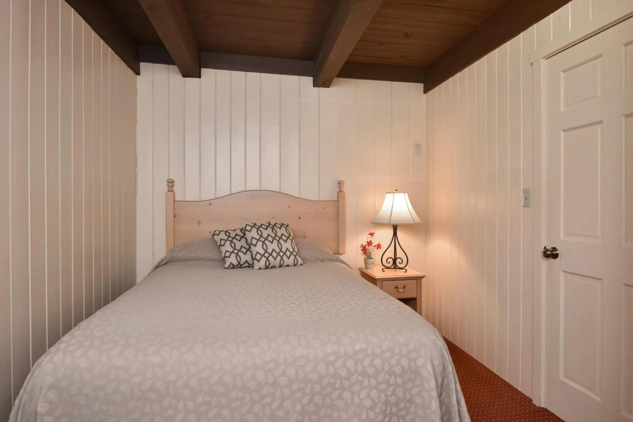 Photo of the whole room, Bed in Seven Springs Resort Properties