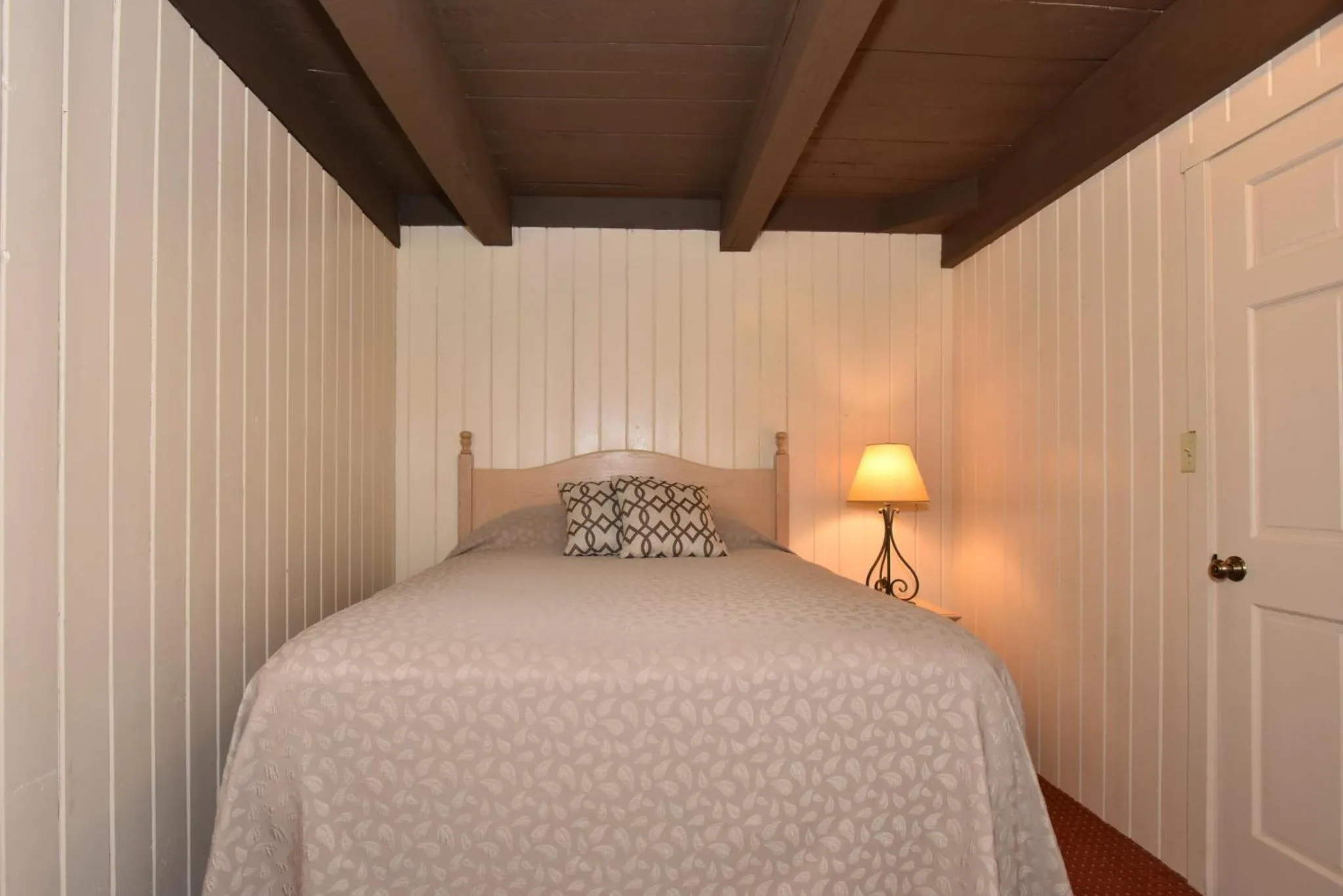 Photo of the whole room, Bed in Seven Springs Resort Properties