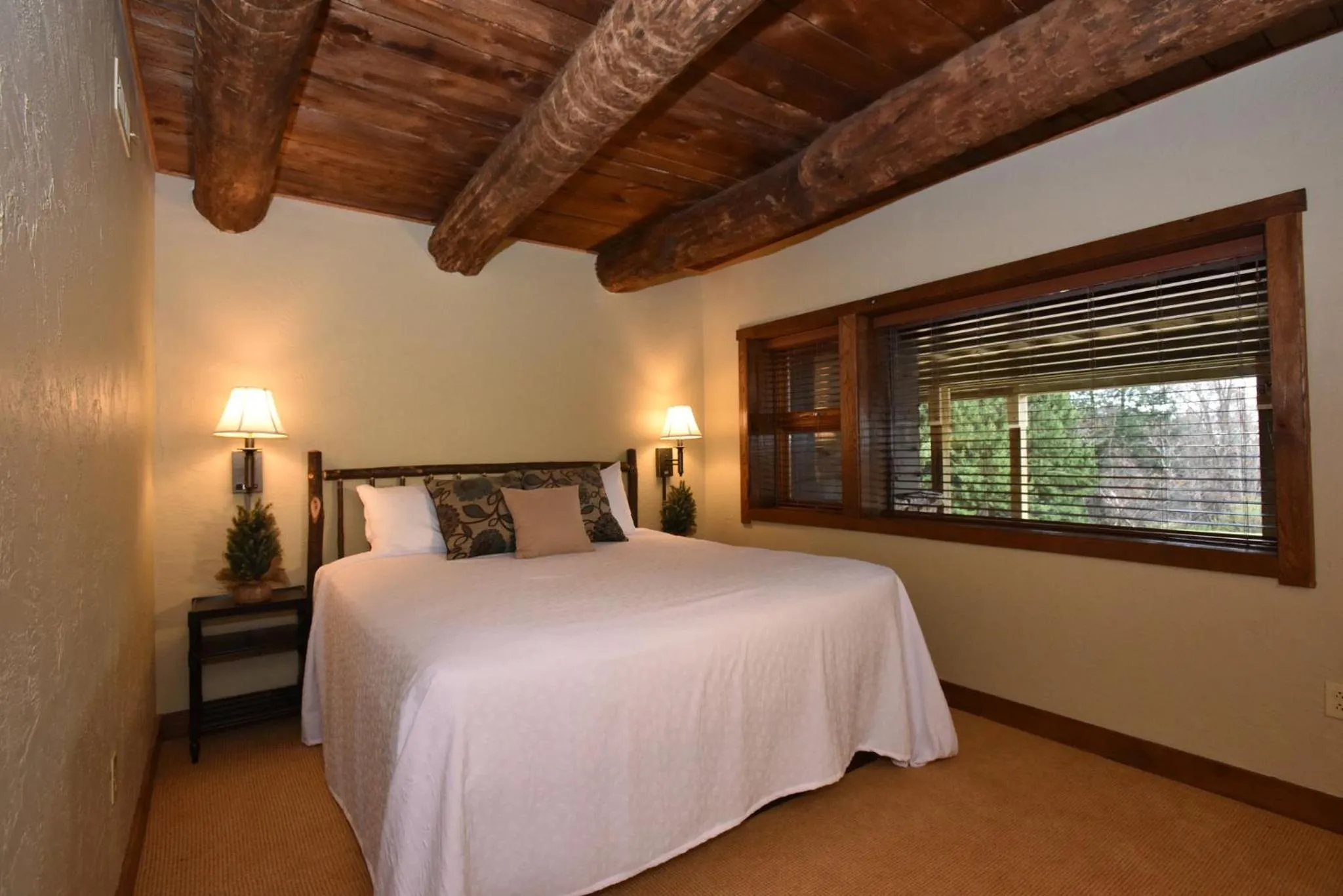 Photo of the whole room, Bed in Seven Springs Resort Properties