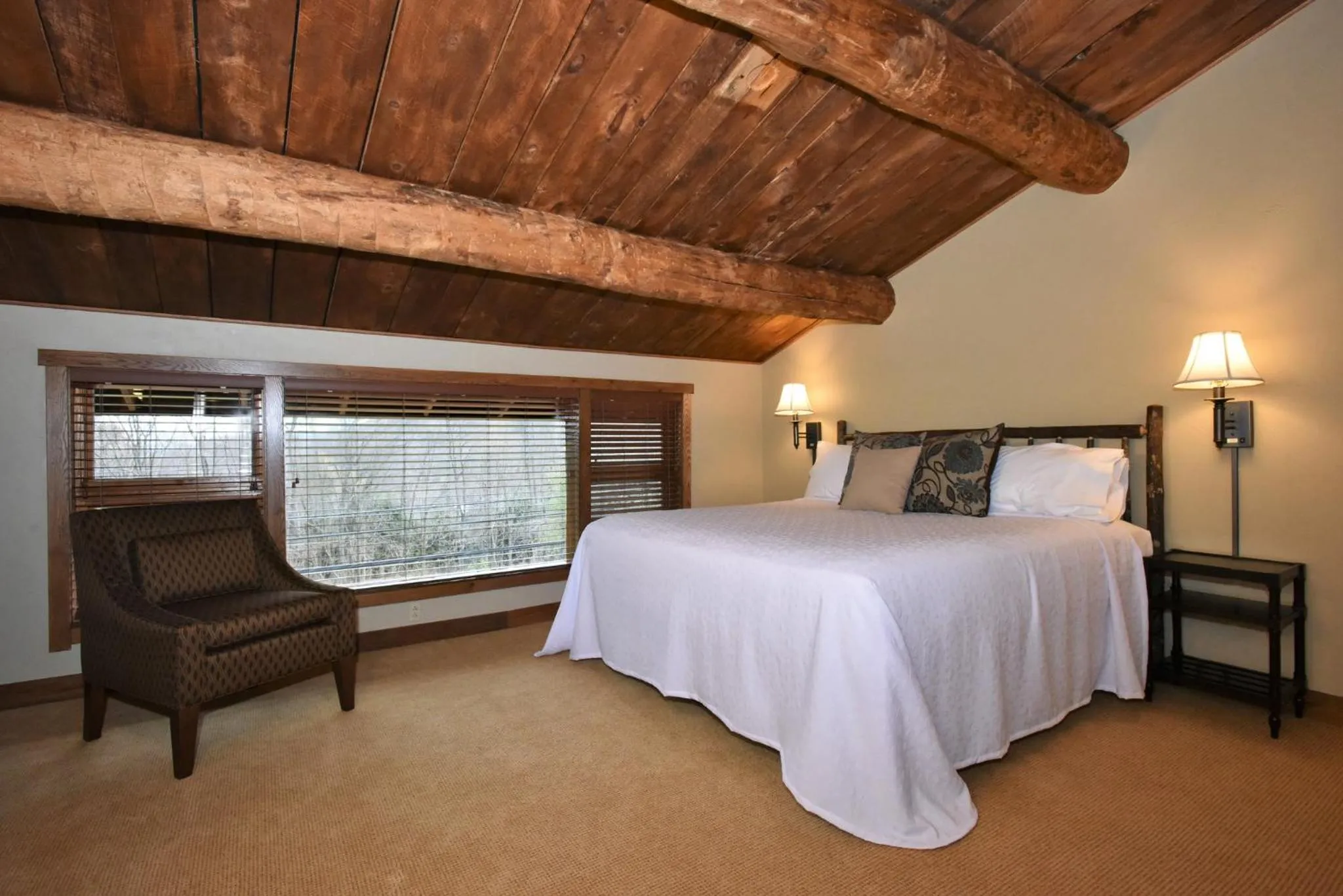 Photo of the whole room, Bed in Seven Springs Resort Properties
