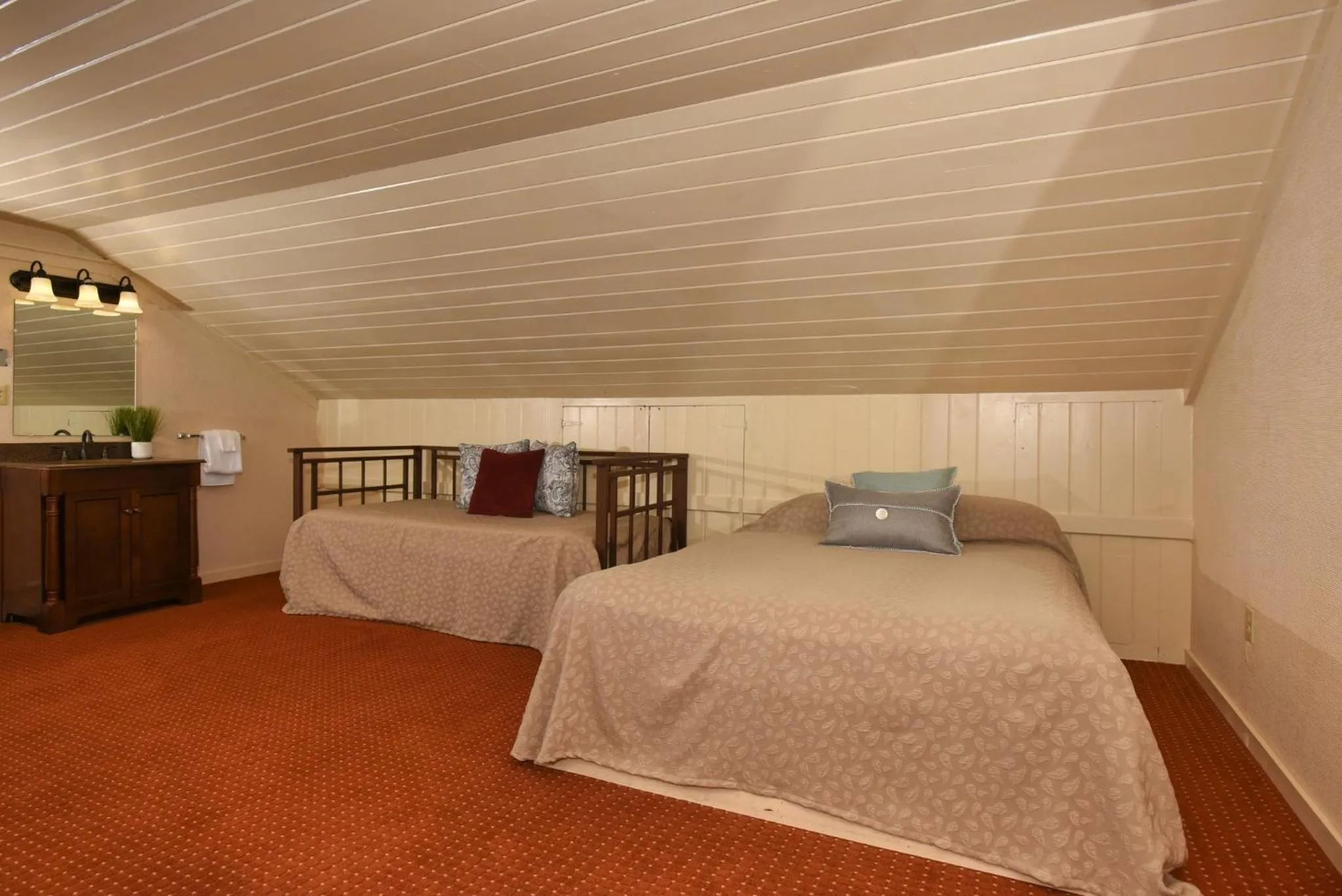 Photo of the whole room, Bed in Seven Springs Resort Properties