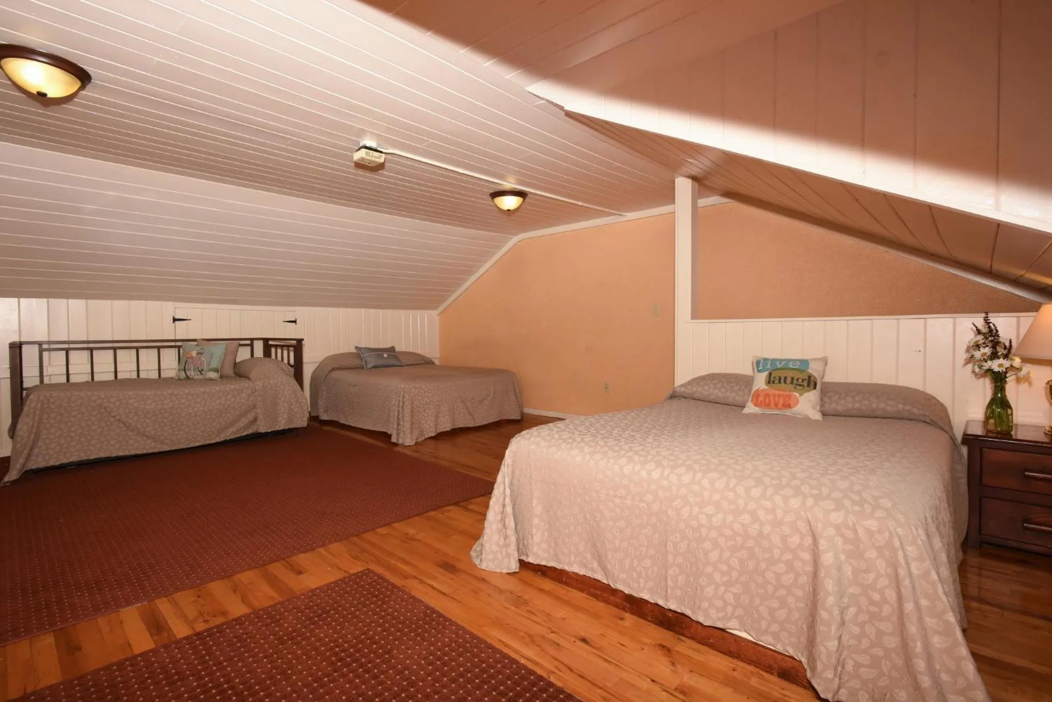 Photo of the whole room, Bed in Seven Springs Resort Properties