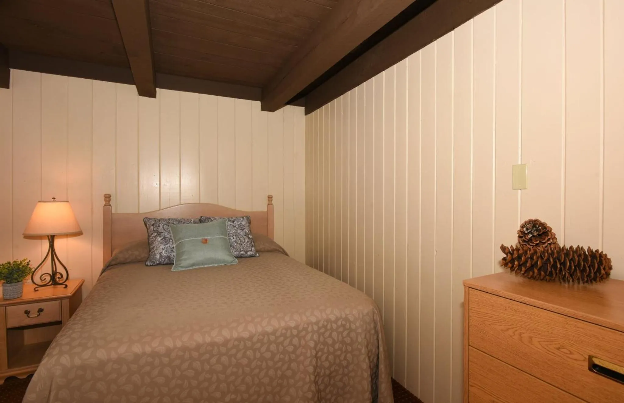 Photo of the whole room, Bed in Seven Springs Resort Properties