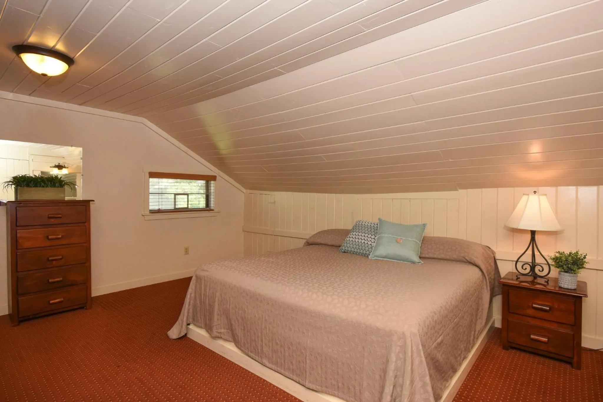 Photo of the whole room, Bed in Seven Springs Resort Properties
