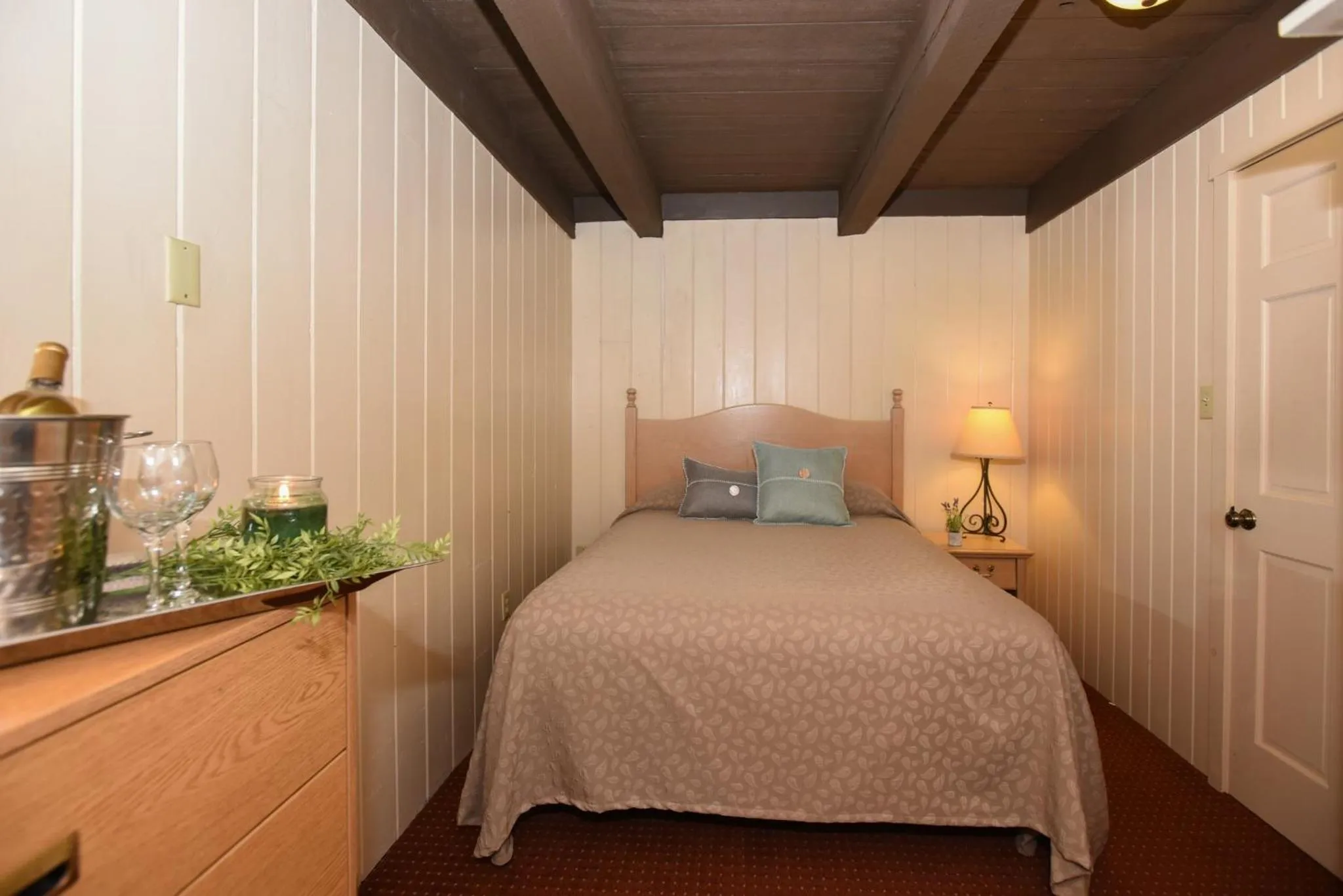 Photo of the whole room, Bed in Seven Springs Resort Properties